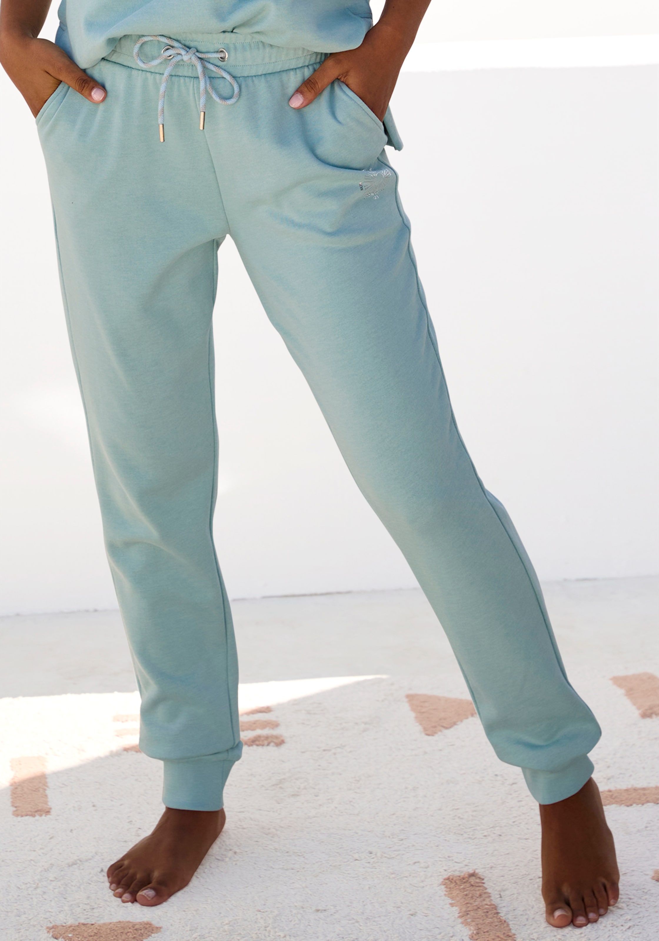 Buffalo Sweathose, Loungehose mit seitlichen Taschen und kleinem Druck, Loungewear