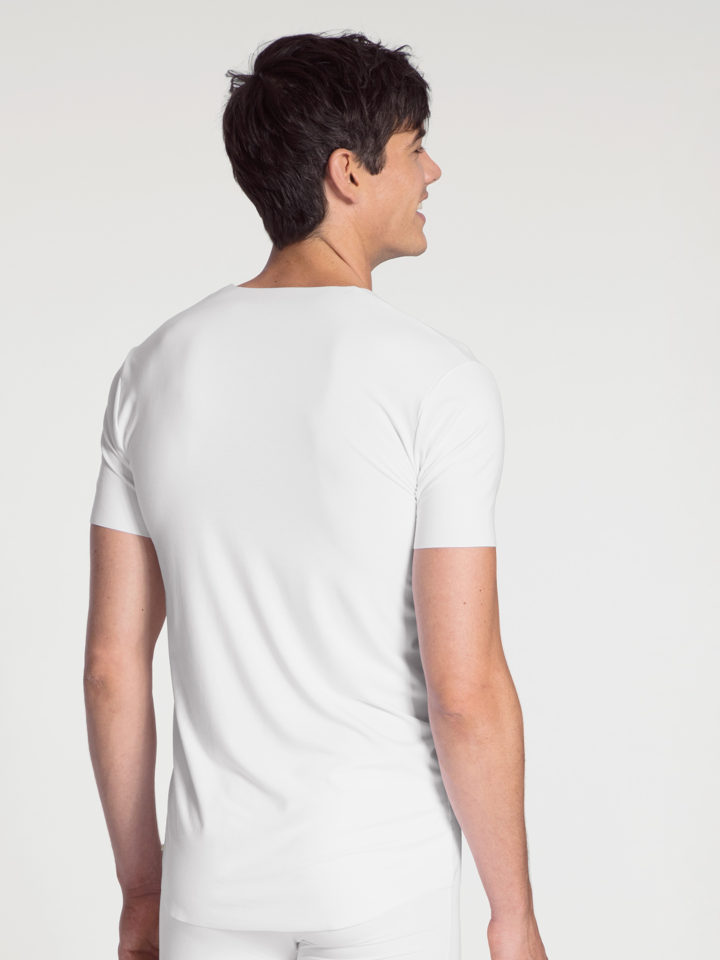 CALIDA V-Shirt »Clean Line«, V-Neck, elastisch, Interlock-Qualität, Kurzarm, schnelltrocknend