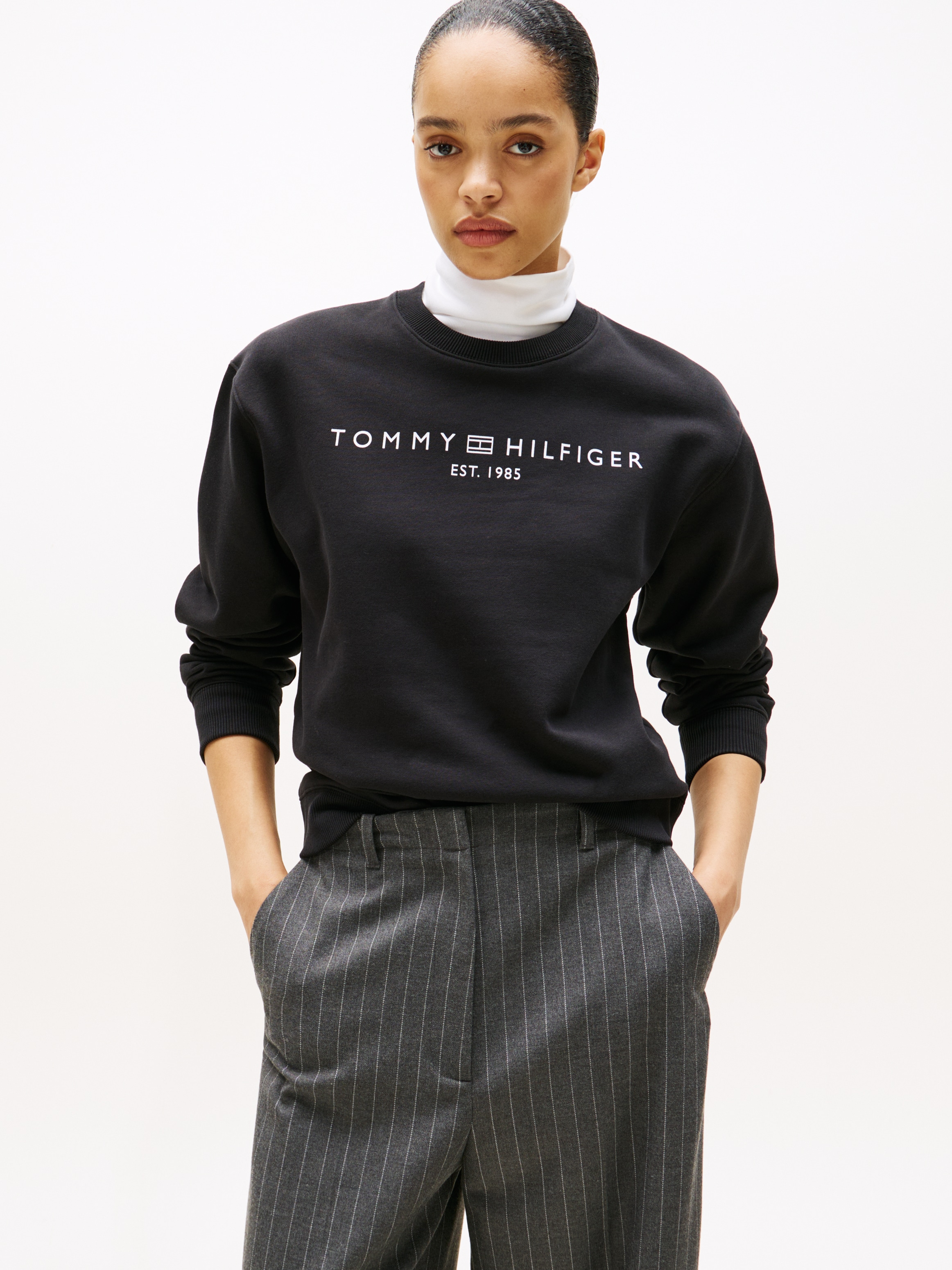 Tommy Hilfiger Sweatshirt »MDRN REG CORP LOGO C-NK SWTSHRT«, mit Logoschriftzug