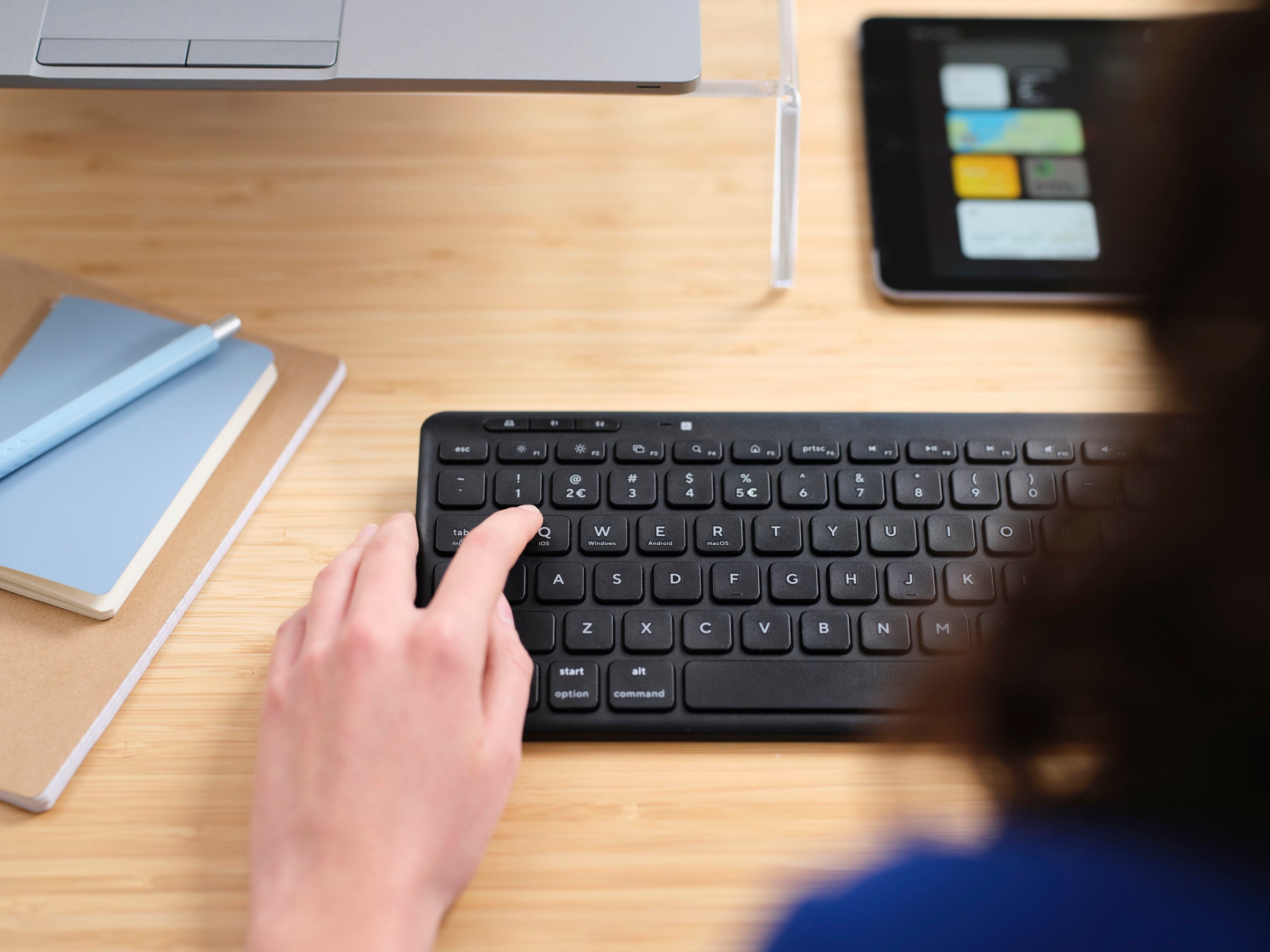 Trust Wireless-Tastatur »Lyra Kompakte Funktastatur«, (USB-Anschluss-Anpassbare Höhe-Multimedia-Tasten)