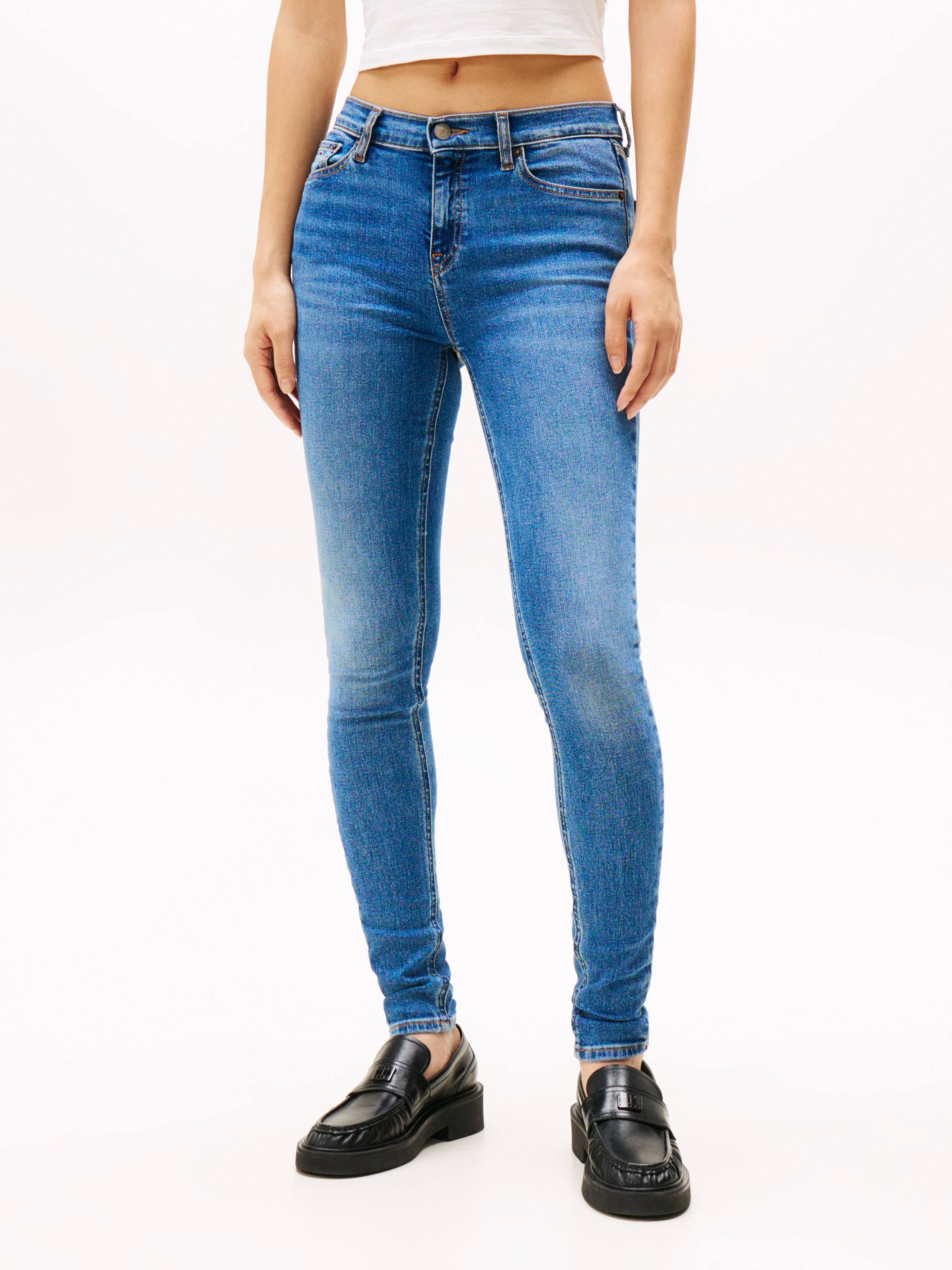 Tommy Jeans Skinny-fit-Jeans »NORA MR SKNY AH1280« mit Logo-Badge