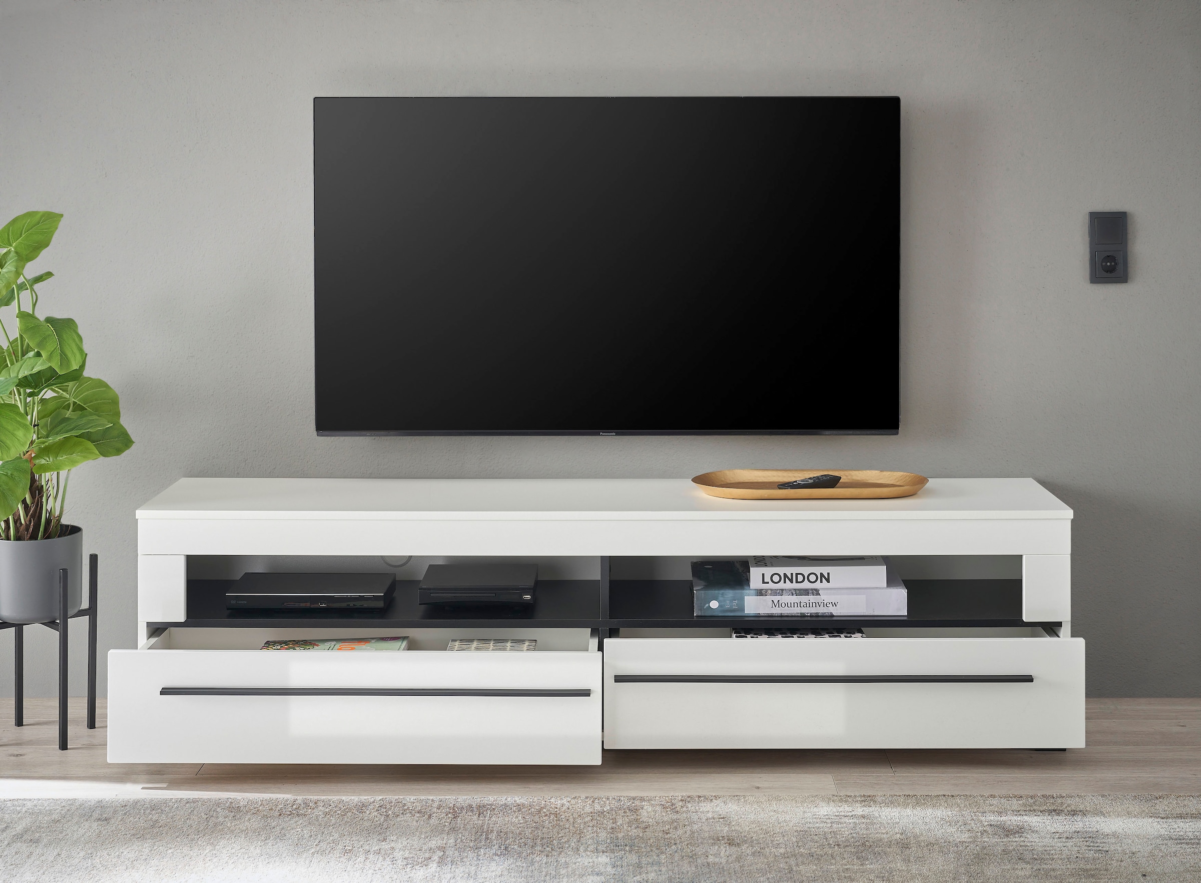INOSIGN Lowboard »modernes TV-Unterteil, Kommode in Eiche Evoke oder weiss«, schwarze Stangengriffe, ausreichend Stauraum, vielseitig einsetzbar