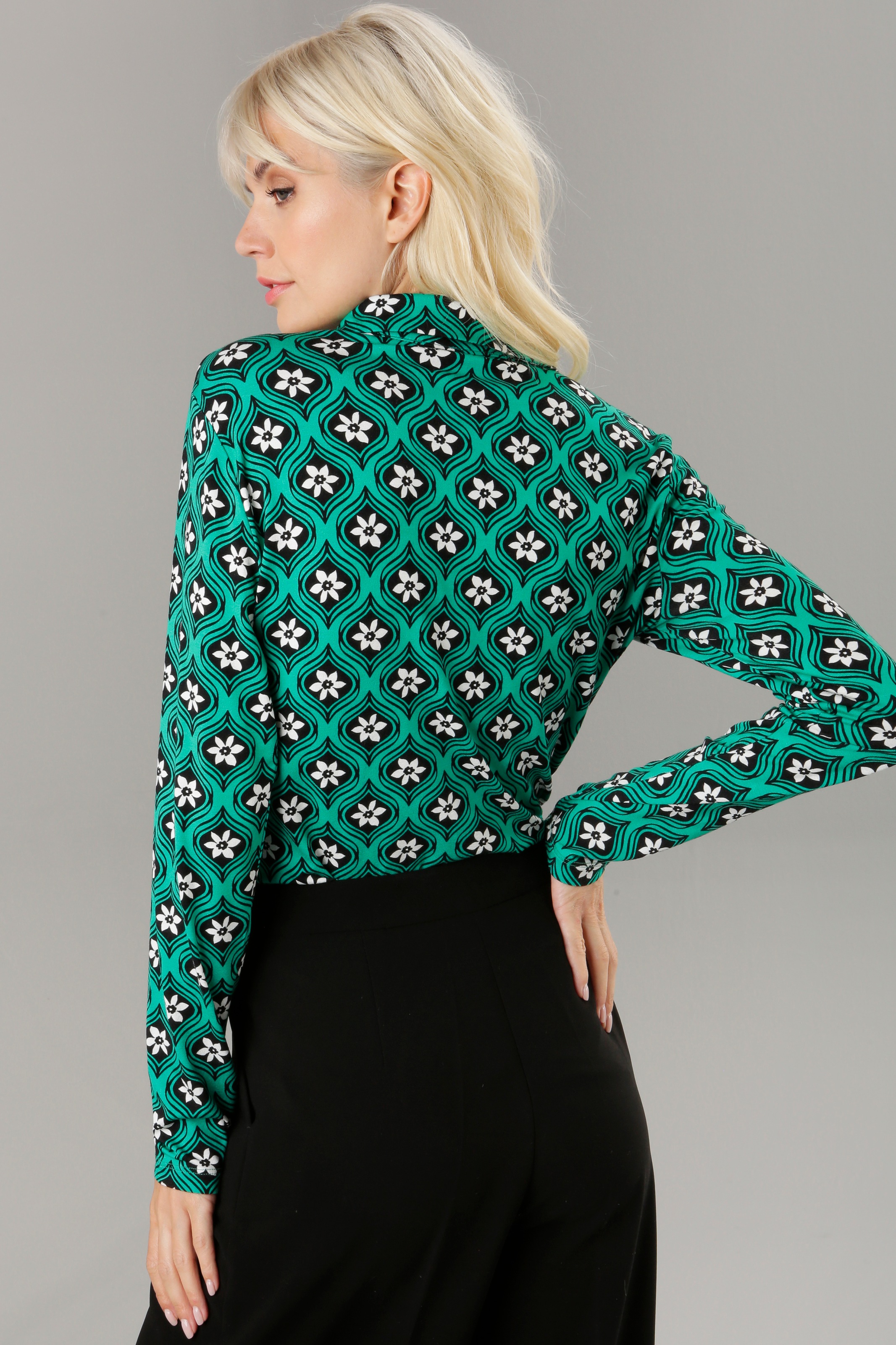 | online elastischem Aniston Hemdbluse, aus Jelmoli-Versand SELECTED Jersey bestellen