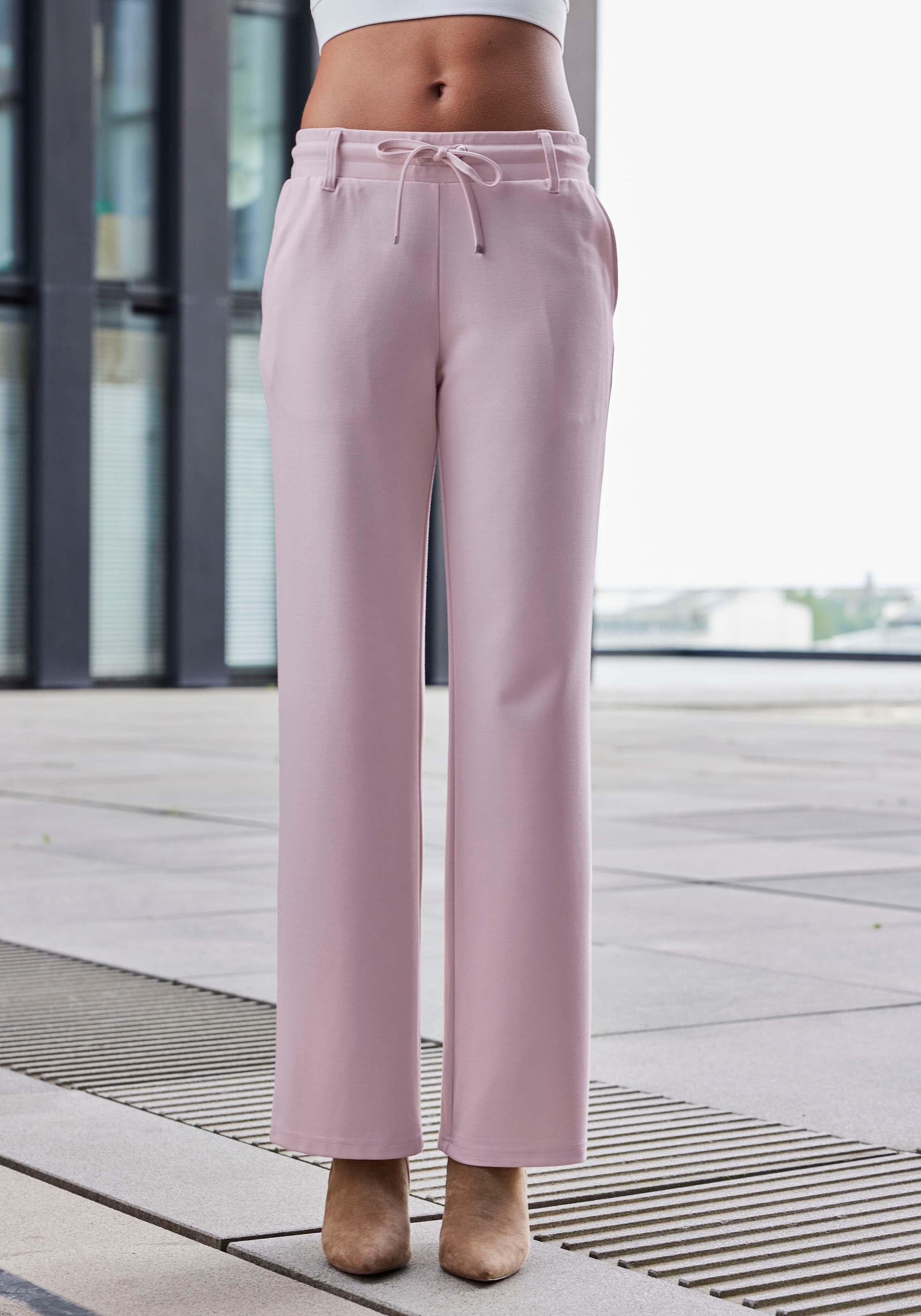 LASCANA Homewearhose, in weich fliessendem Material, Loungewear