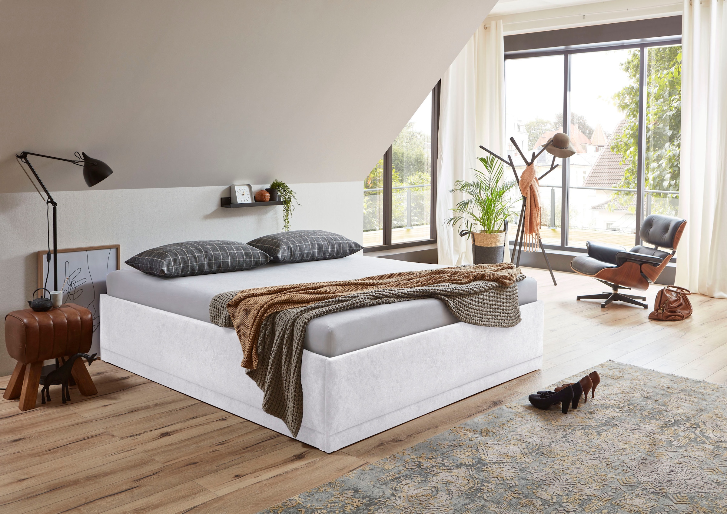 Westfalia Schlafkomfort Polsterbett "Texel" Komforthöhe mit Zierkissen, Bettkasten bei Ausführung mit Matratze