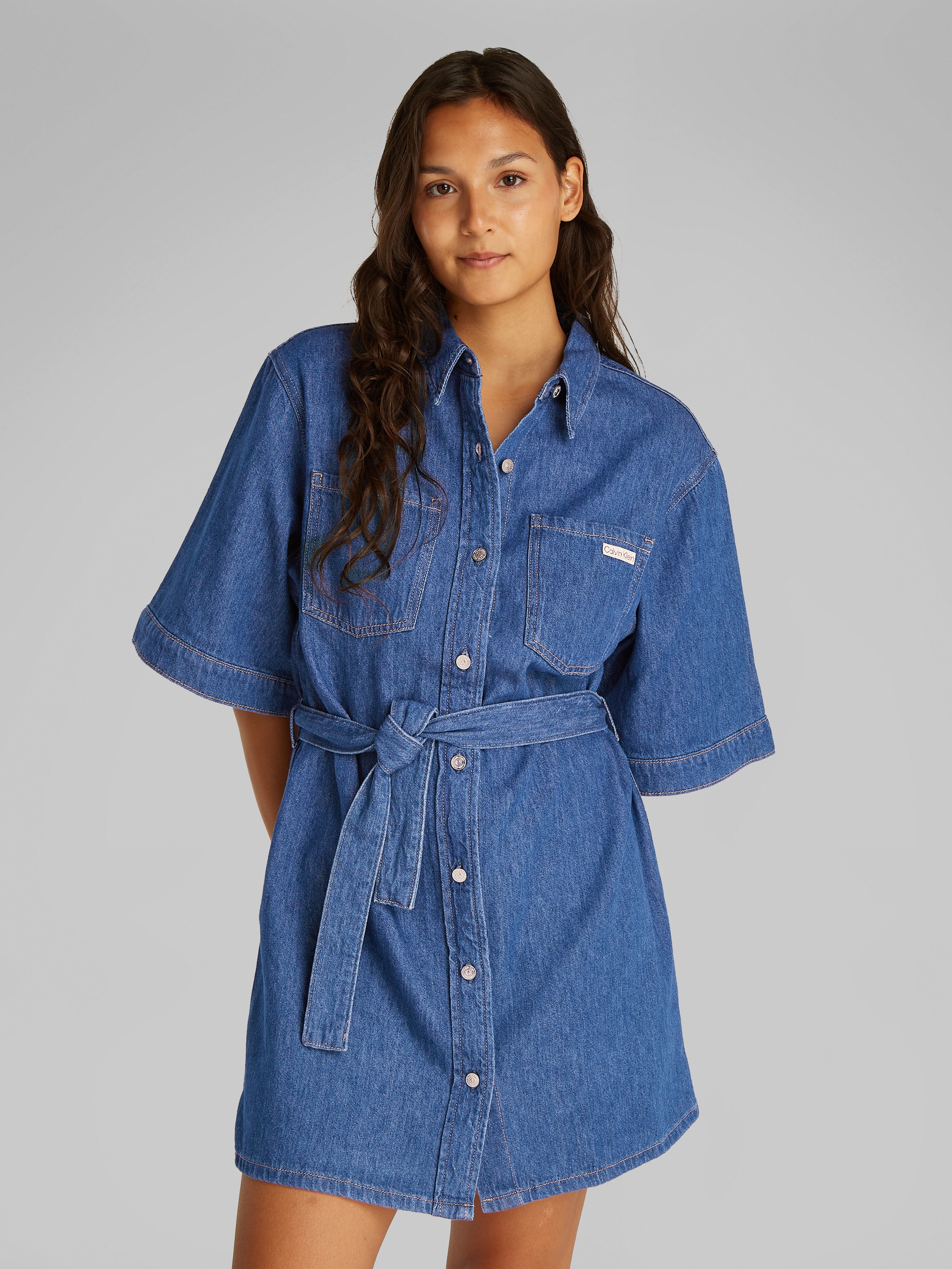 Calvin Klein Jeans Jeanskleid »LINEN BOXY BELTED SHIRT DRESS« Brusttaschen mit Kimonoärmeln
