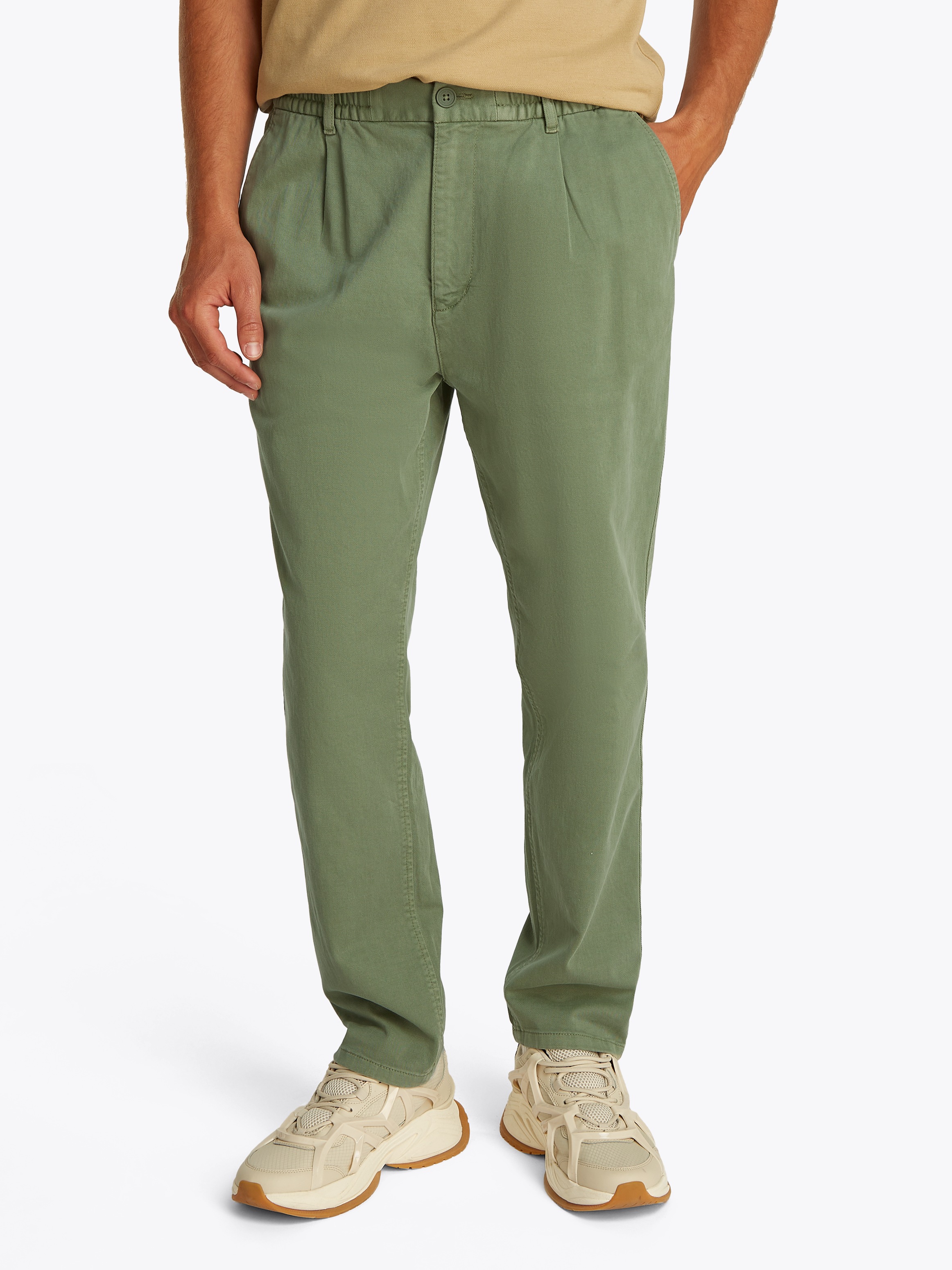 Tommy Jeans Chinohose »TJM CASUAL ELASTICATED PANT« mit Bundfalten