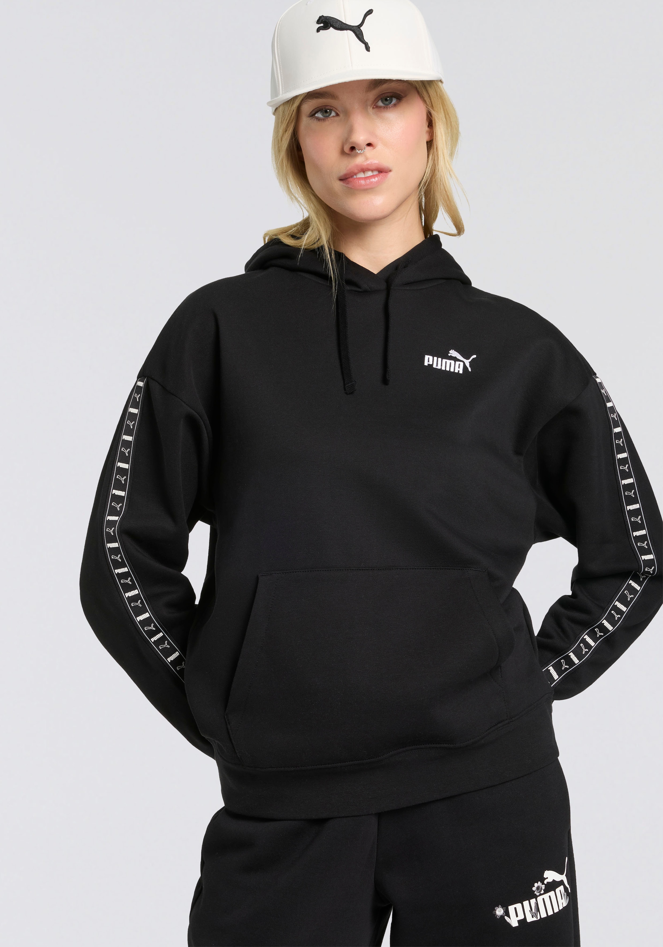 PUMA Kapuzensweatshirt »ESS TAPE HOODIE COMFORT FL«, mit Kängurutasche, mit Rundhalsausschnitt, komfortable Passform