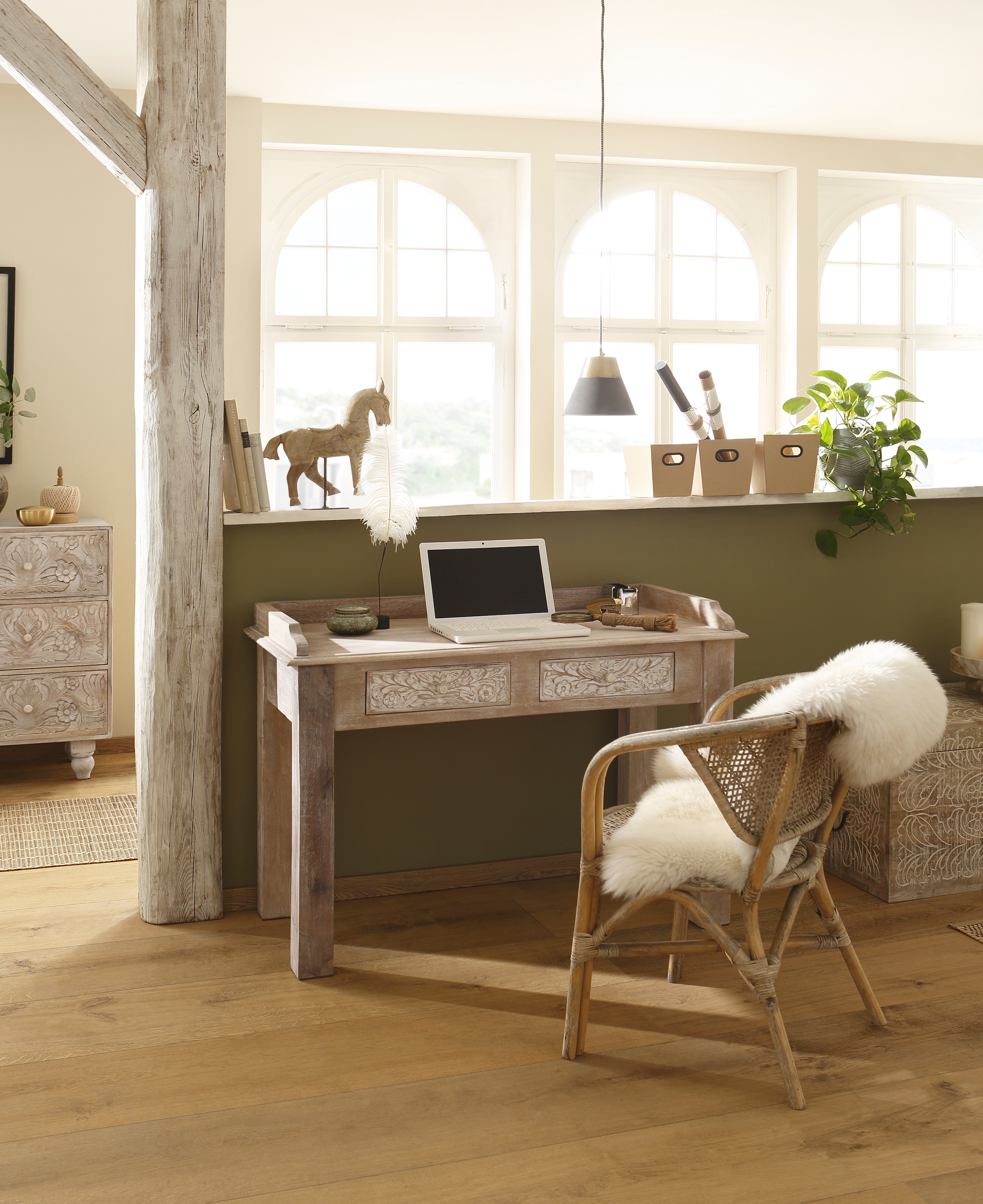 ✵ Home affaire Schreibtisch »Lavin«, Mangoholz, mit dekorativen  Schnitzereien, Handgefertigt, Breite 111 cm günstig bestellen |  Jelmoli-Versand