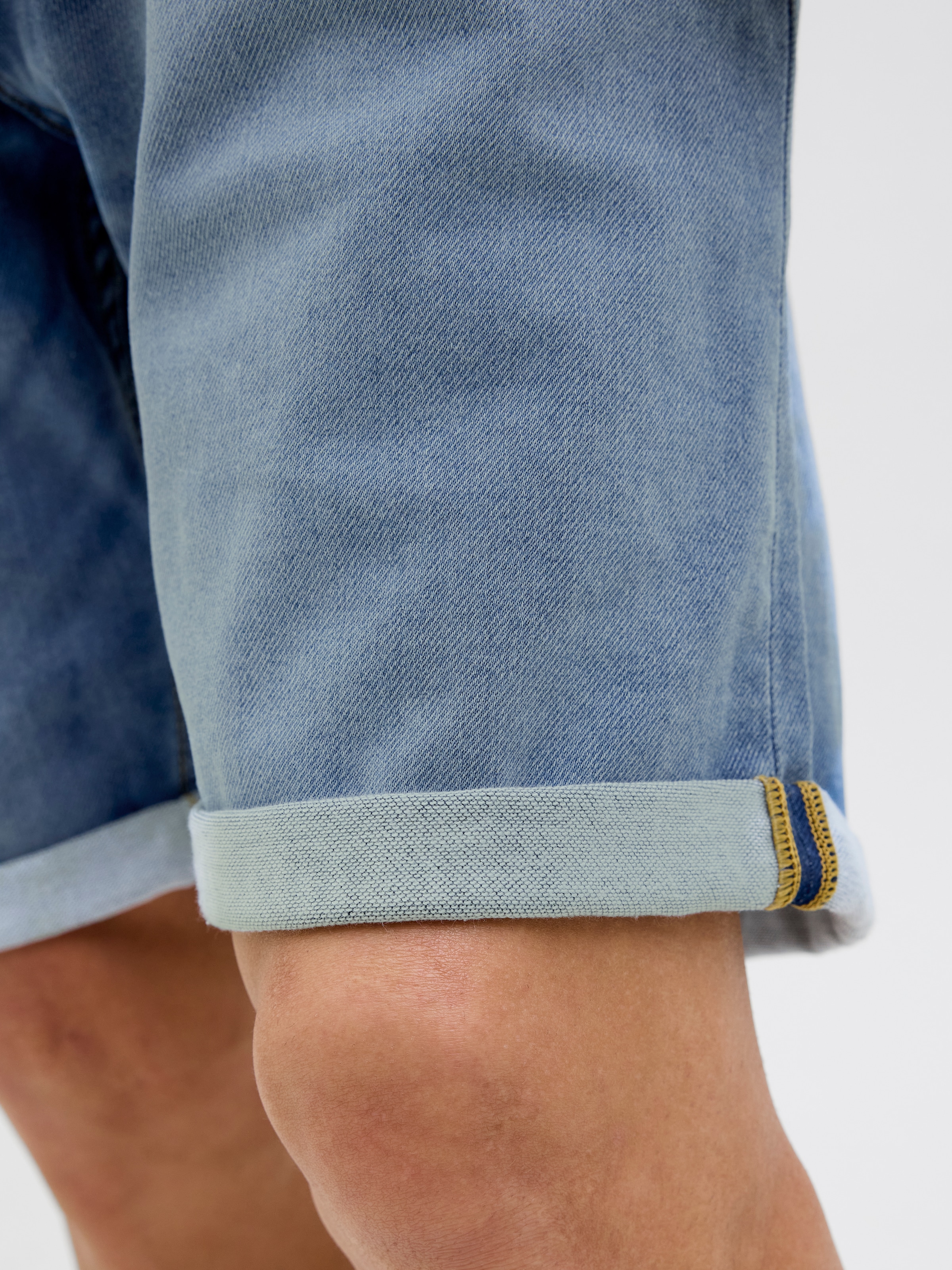 Jack & Jones Shorts »JJIRICK mit Aufschlag und Knopfverschluss für den Sommer«, unifarben, regular fit, Web, Five-Pocket-Stil, elastisch