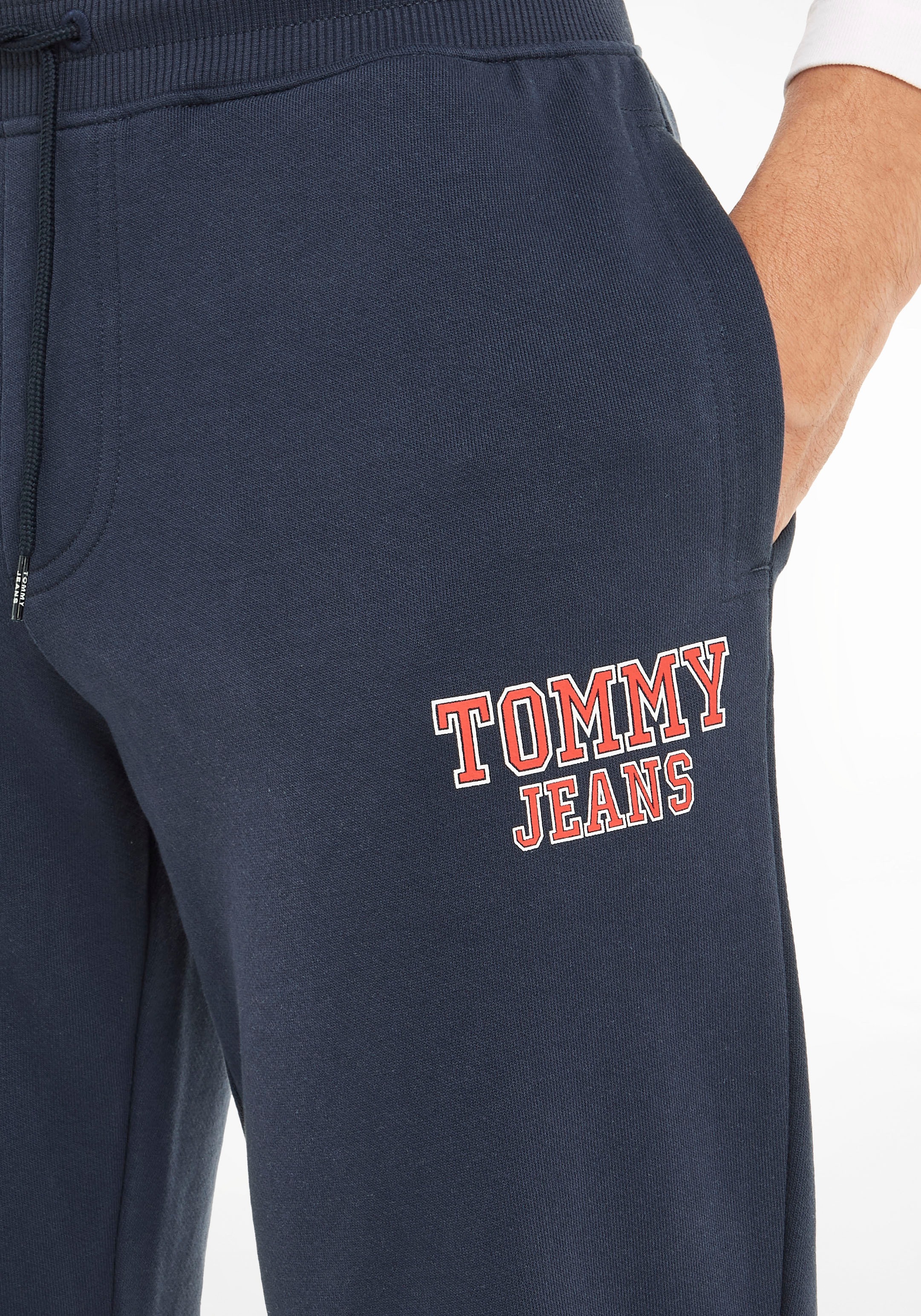 Tommy Jeans Jogginghose »TJM SLIM GRAPHIC | bestellen SWEATPANT«, Jelmoli-Versand Logodruck ENTRY mit online