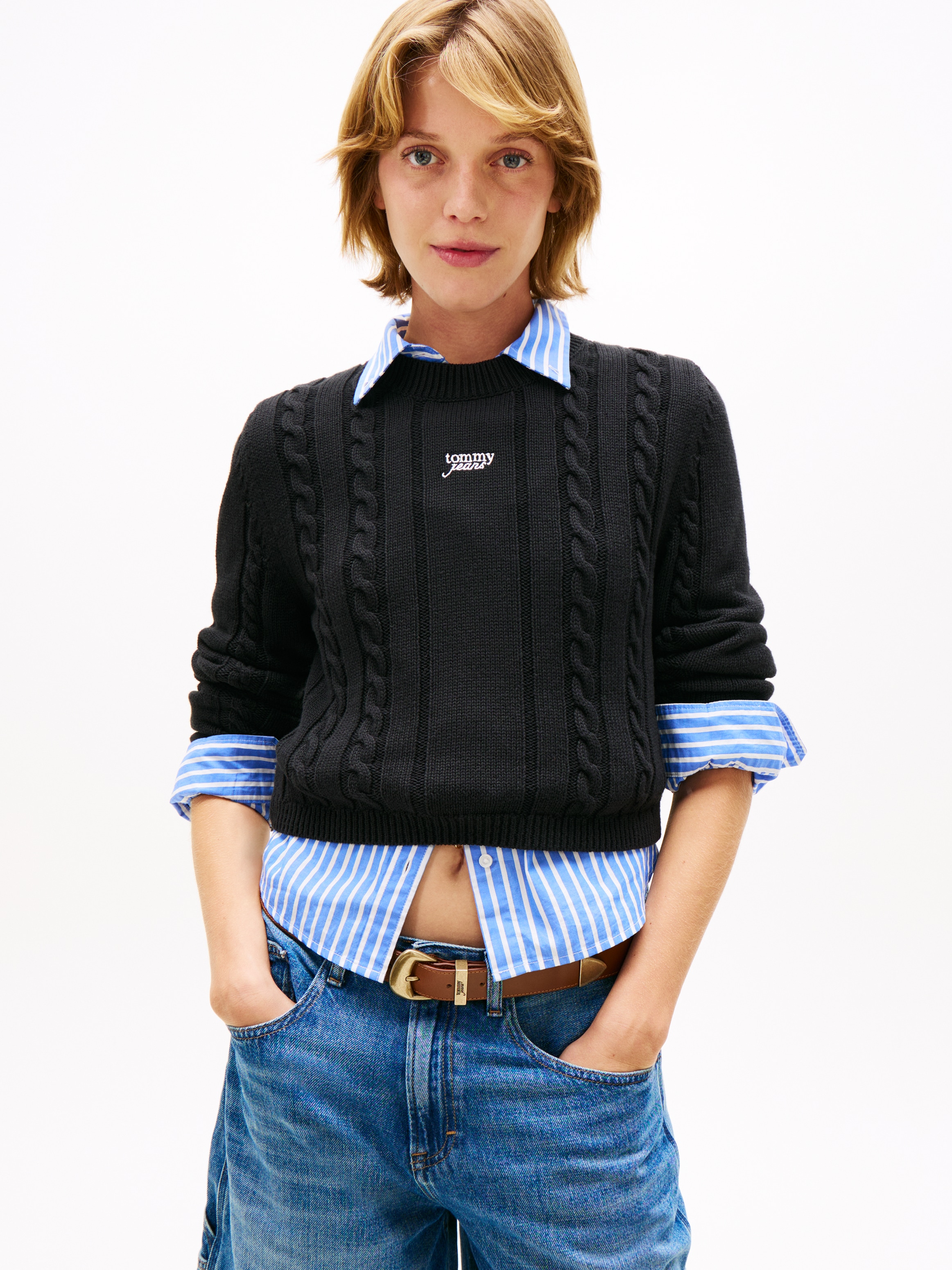 Tommy Jeans Strickpullover "TJW CABLE SCRIPT SWEATER" mit Zopfmuster