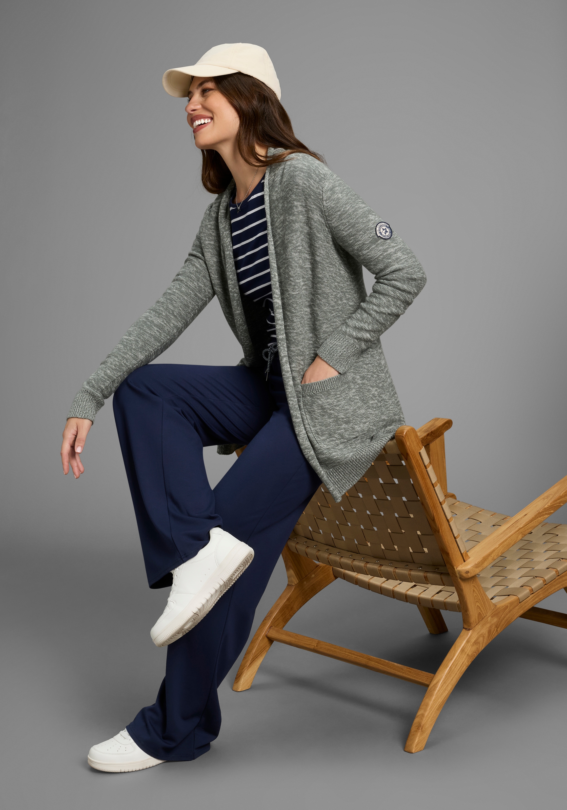 KangaROOS Strickjacke, in melierter Optik