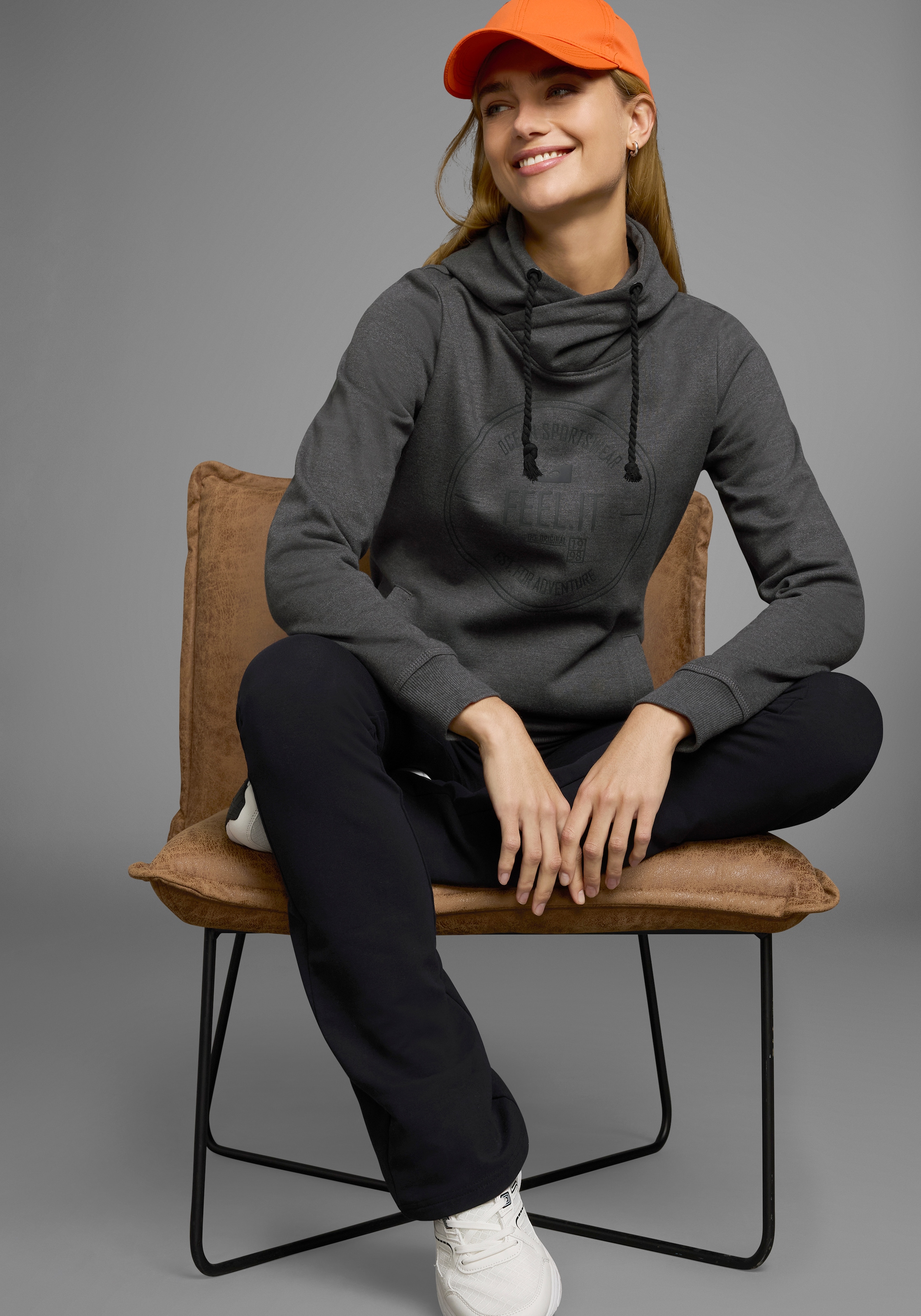 Ocean Sportswear Kapuzensweatshirt »Essentials Sweatshirt«, Langarm, figurbetonter Schnitt, unifarben