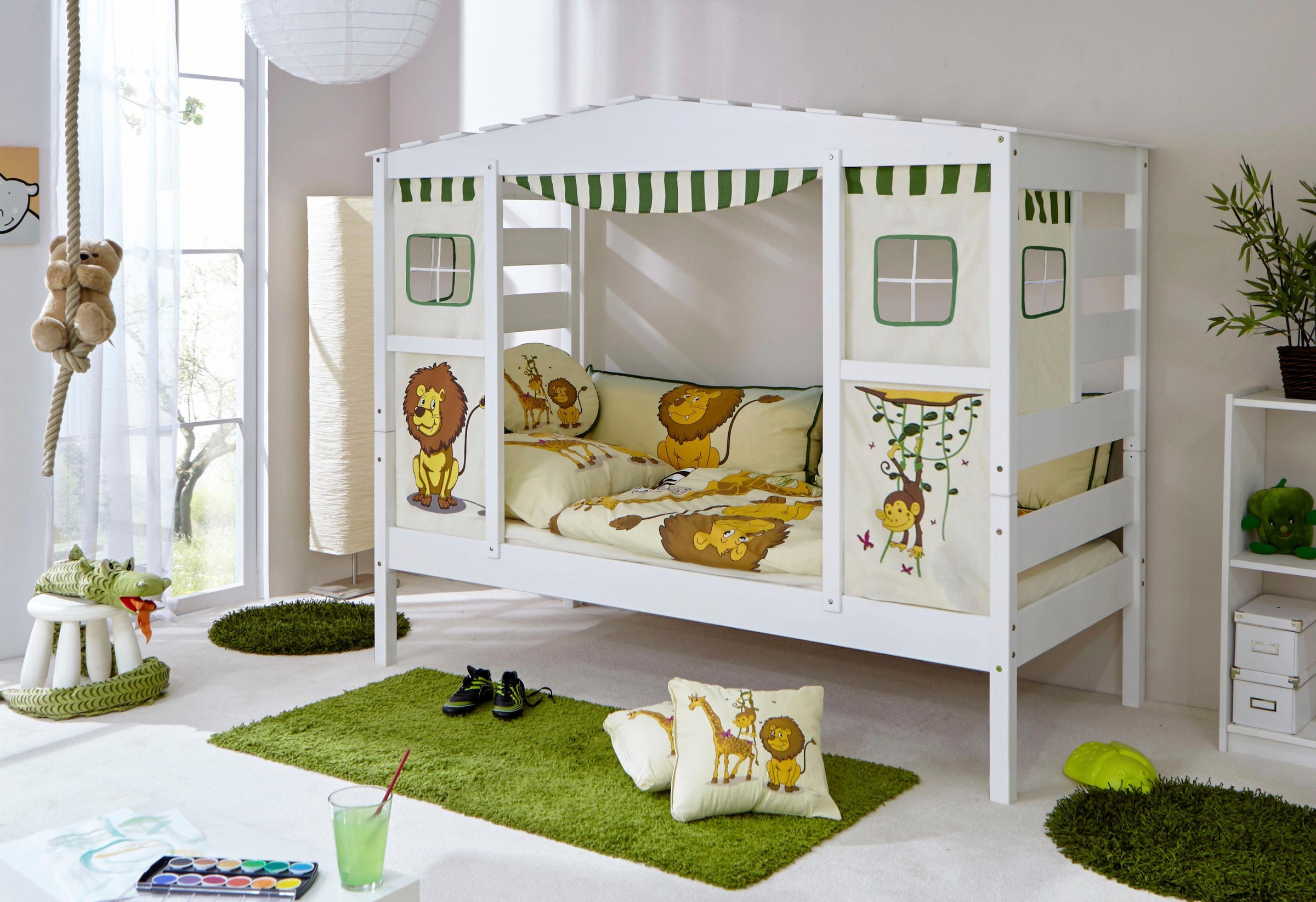 Ticaa Kinderbett »Lio« Hausbett, aus Kiefer Massivholz, inkl. Rollrost