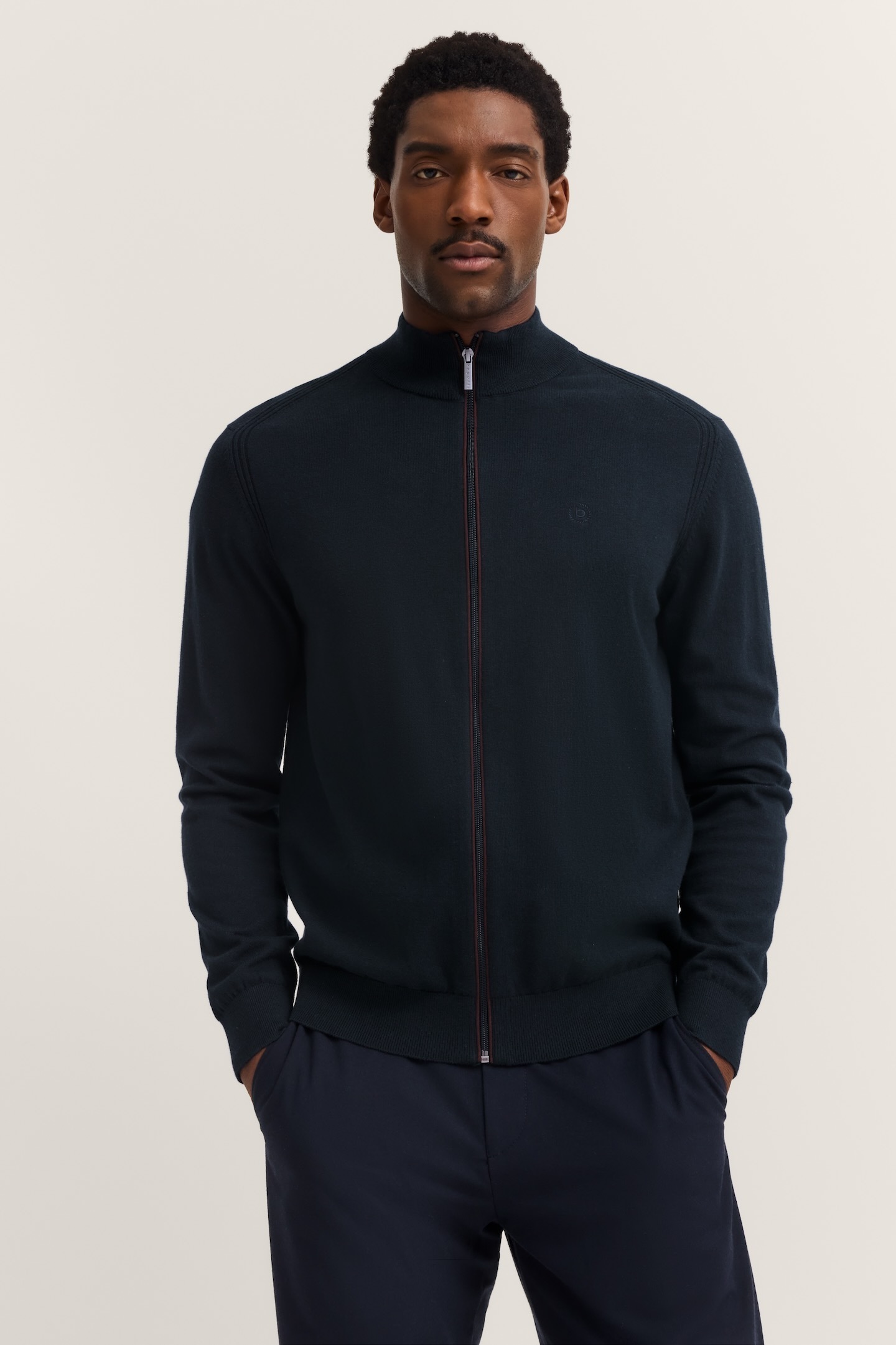 bugatti Strickjacke »Regular Fit« mit Reissverschluss und Stehkragen