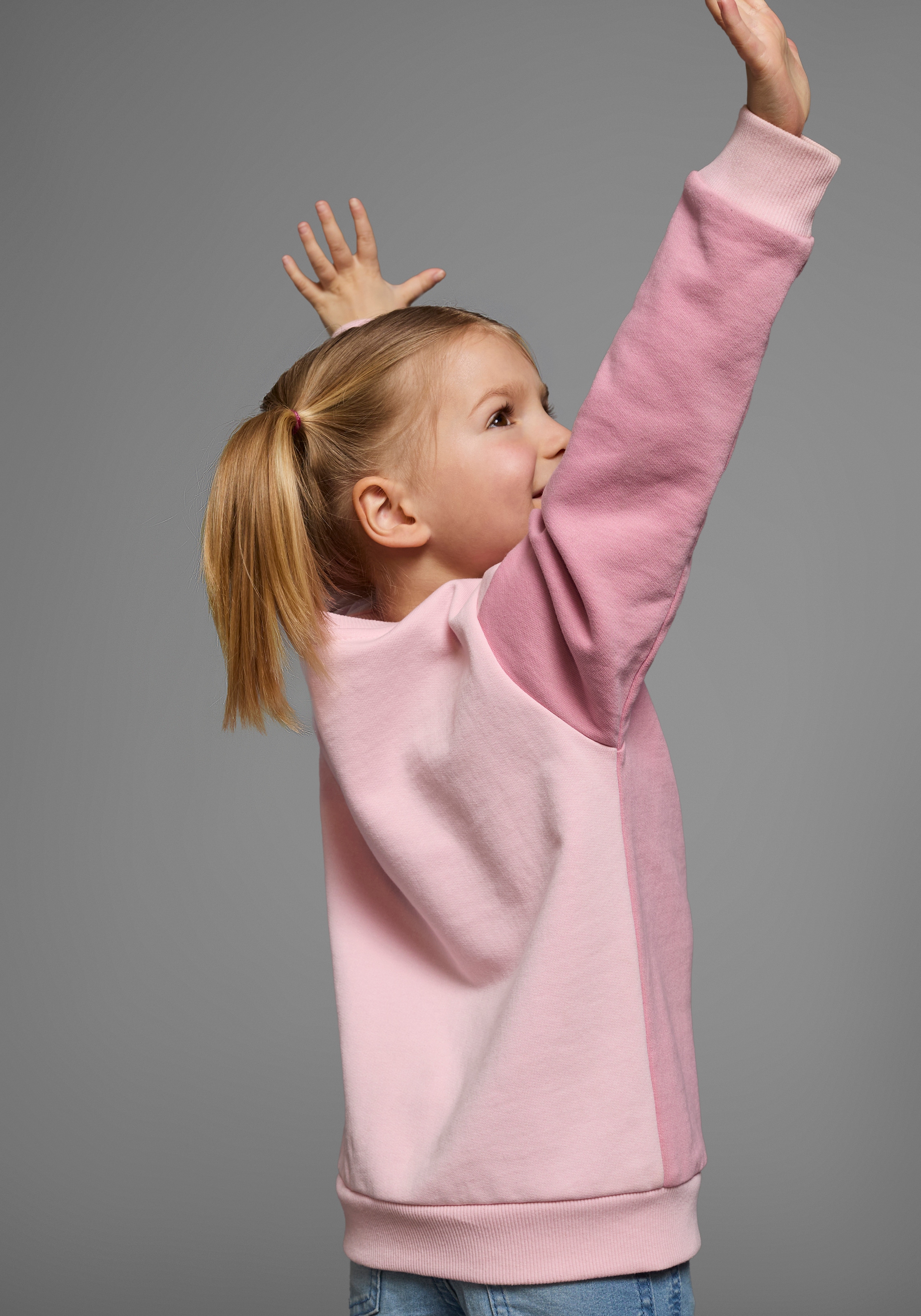 KangaROOS Sweatshirt »Kleine Mädchen«, Langarm, hüftlang, lockere Passform, mit Logodruck