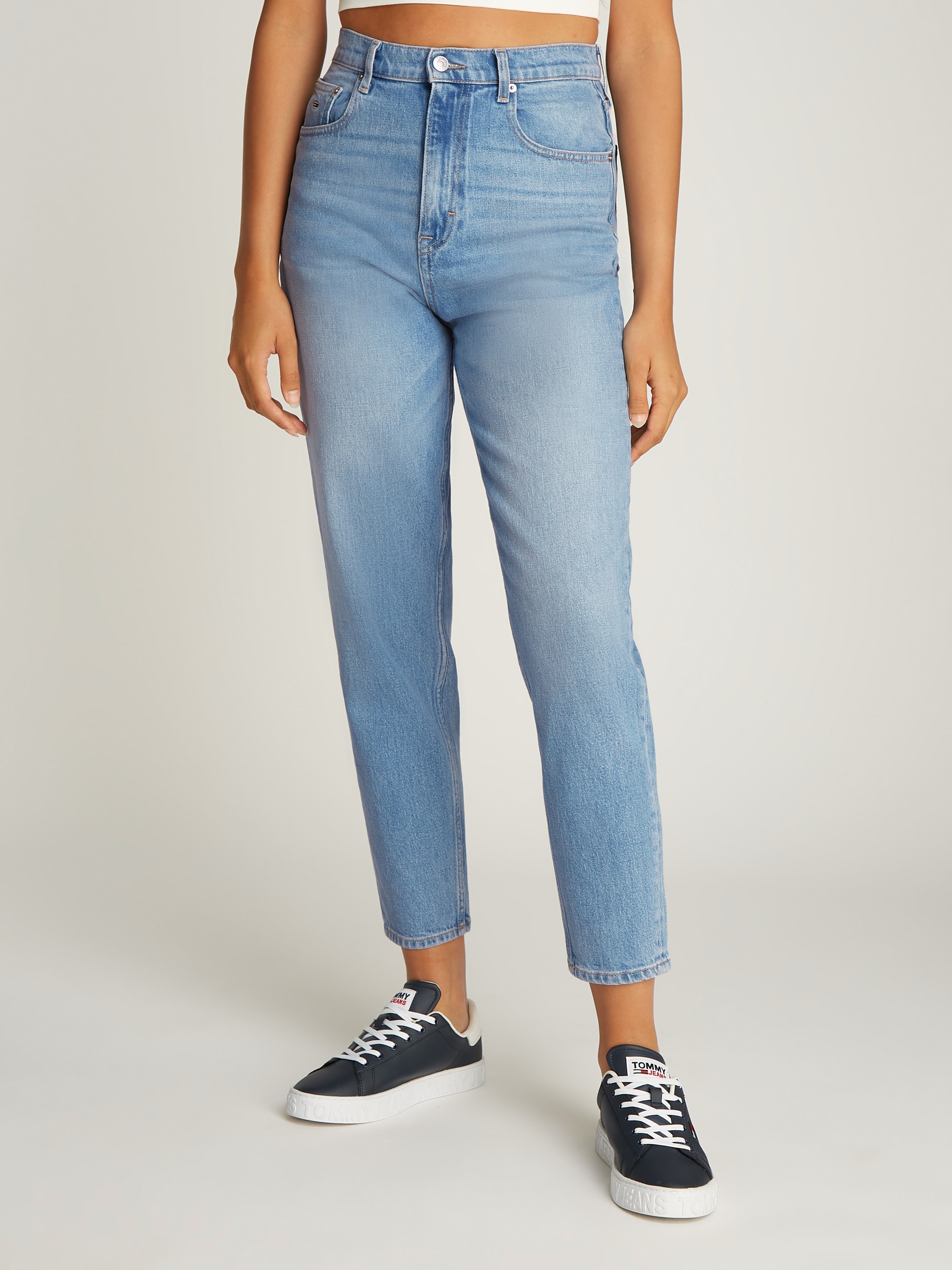 Tommy Jeans Mom-Jeans »Tommy Jeans - High waist - Mom-Jeans«, mit Logo-Stickereien