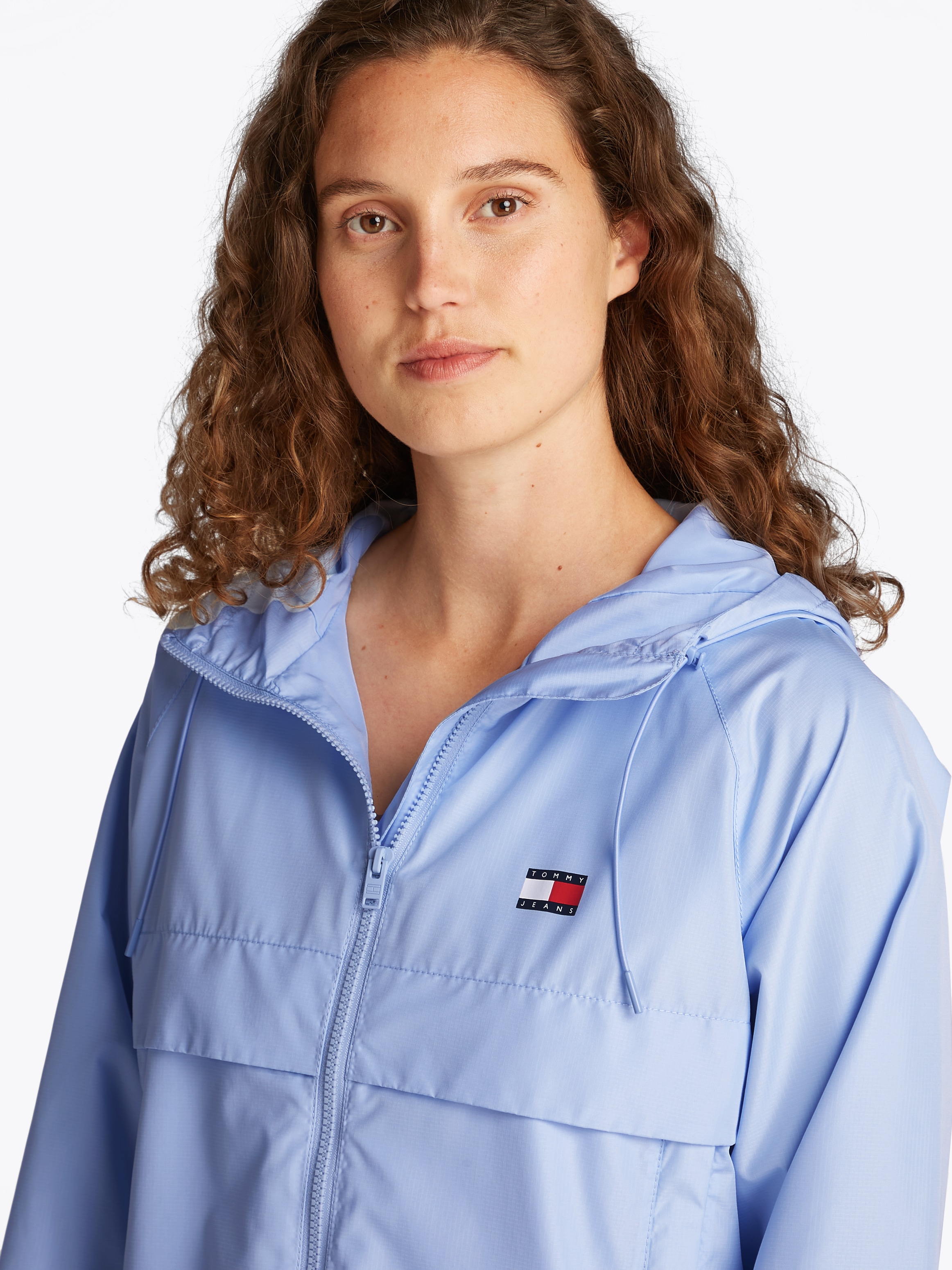 Tommy Jeans Windbreaker »TJW ESSENTIAL WINDBREAKER EXT«, mit Kapuze, mit Logodruck