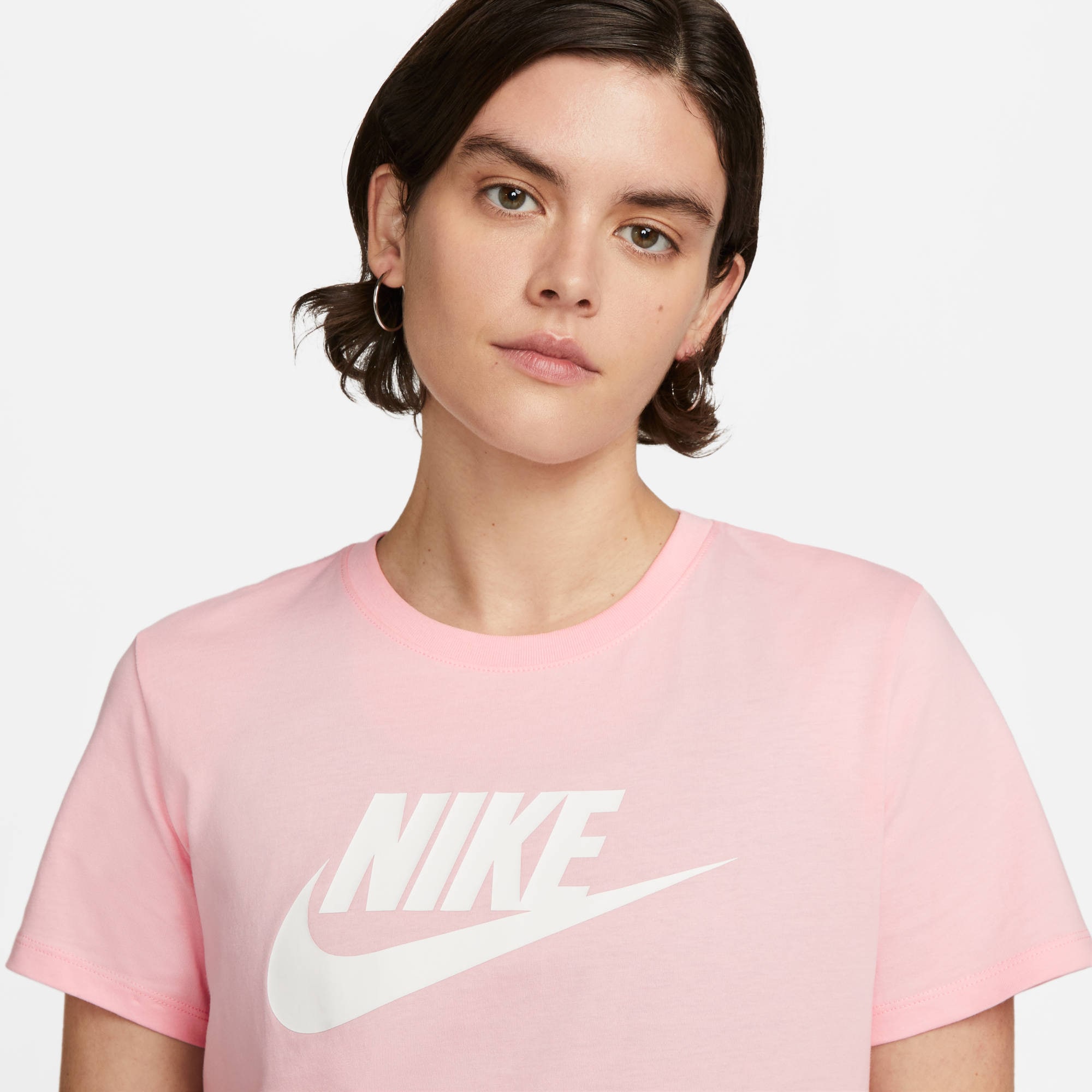 Nike Sportswear T-Shirt »ESSENTIALS WOMEN'S LOGO T-SHIRT«, Basic Damen T-Shirt mit Logo
