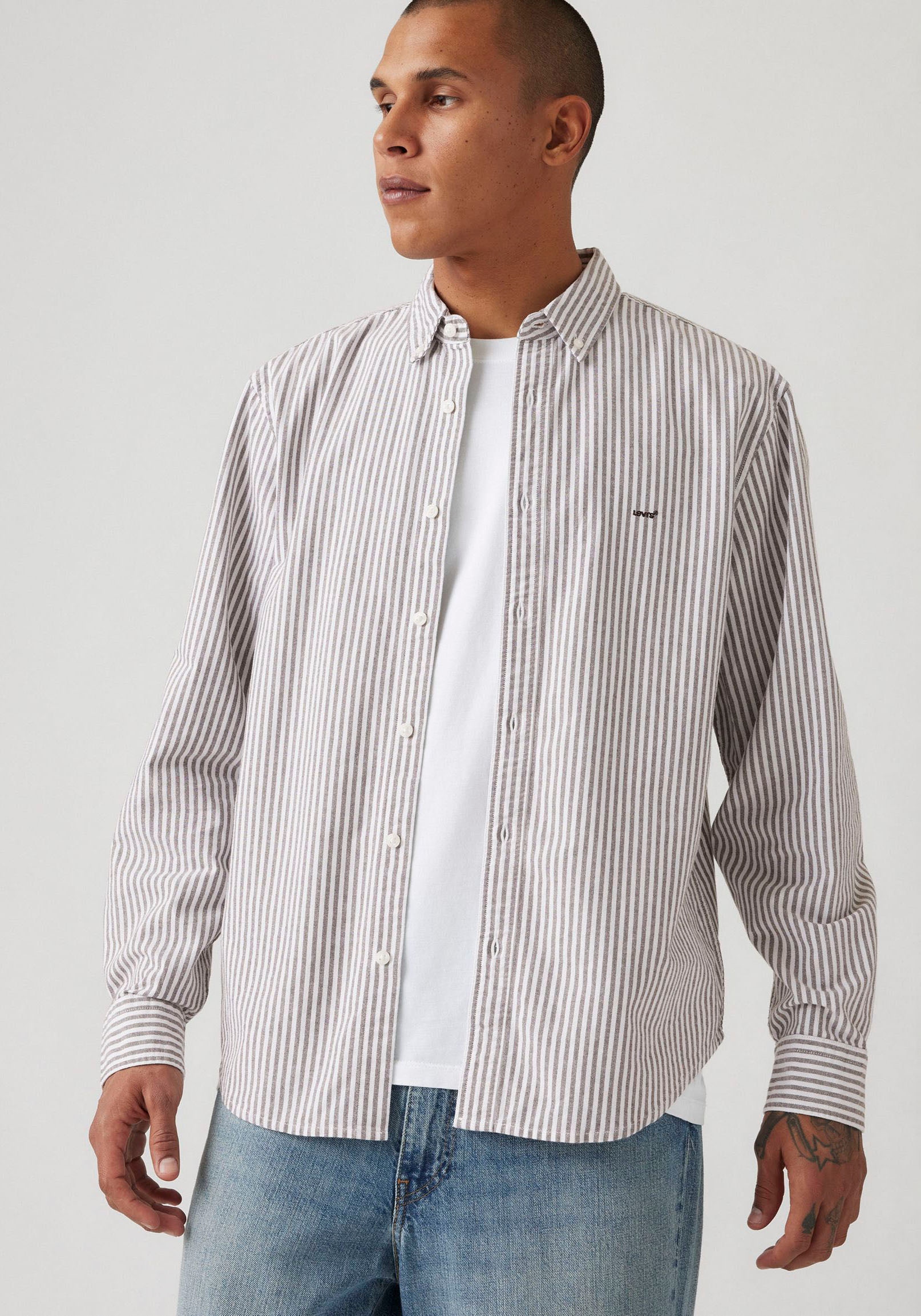 Levi's® Langarmhemd »AUTHENTIC BUTTON DOWN« mit Ton-in-Ton Logostickerei auf der Brust
