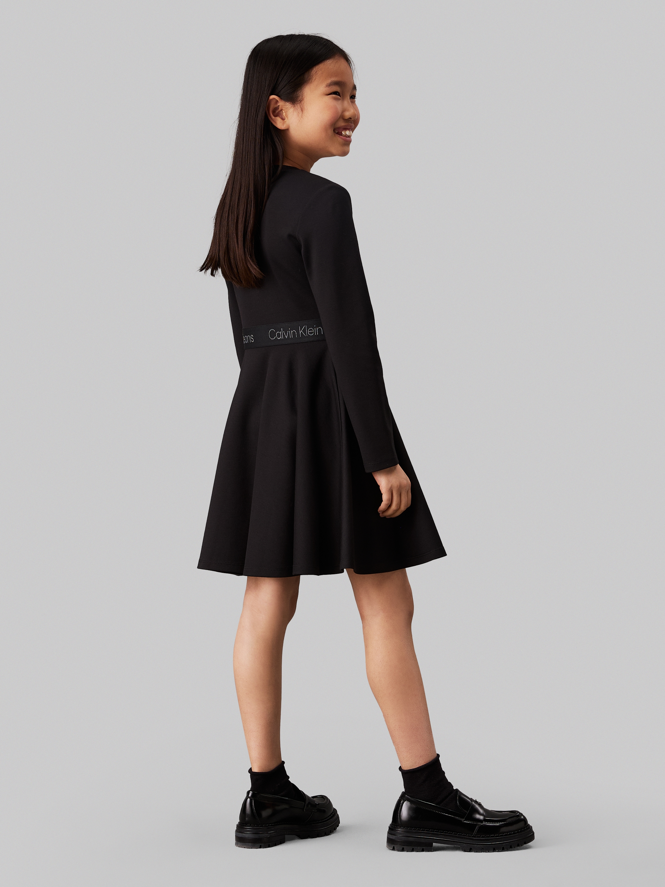 Calvin Klein Jeans Midikleid »Ls Logo Tape Punto Dress«, für Kinder bis 16 Jahre und mit Logoschriftzug