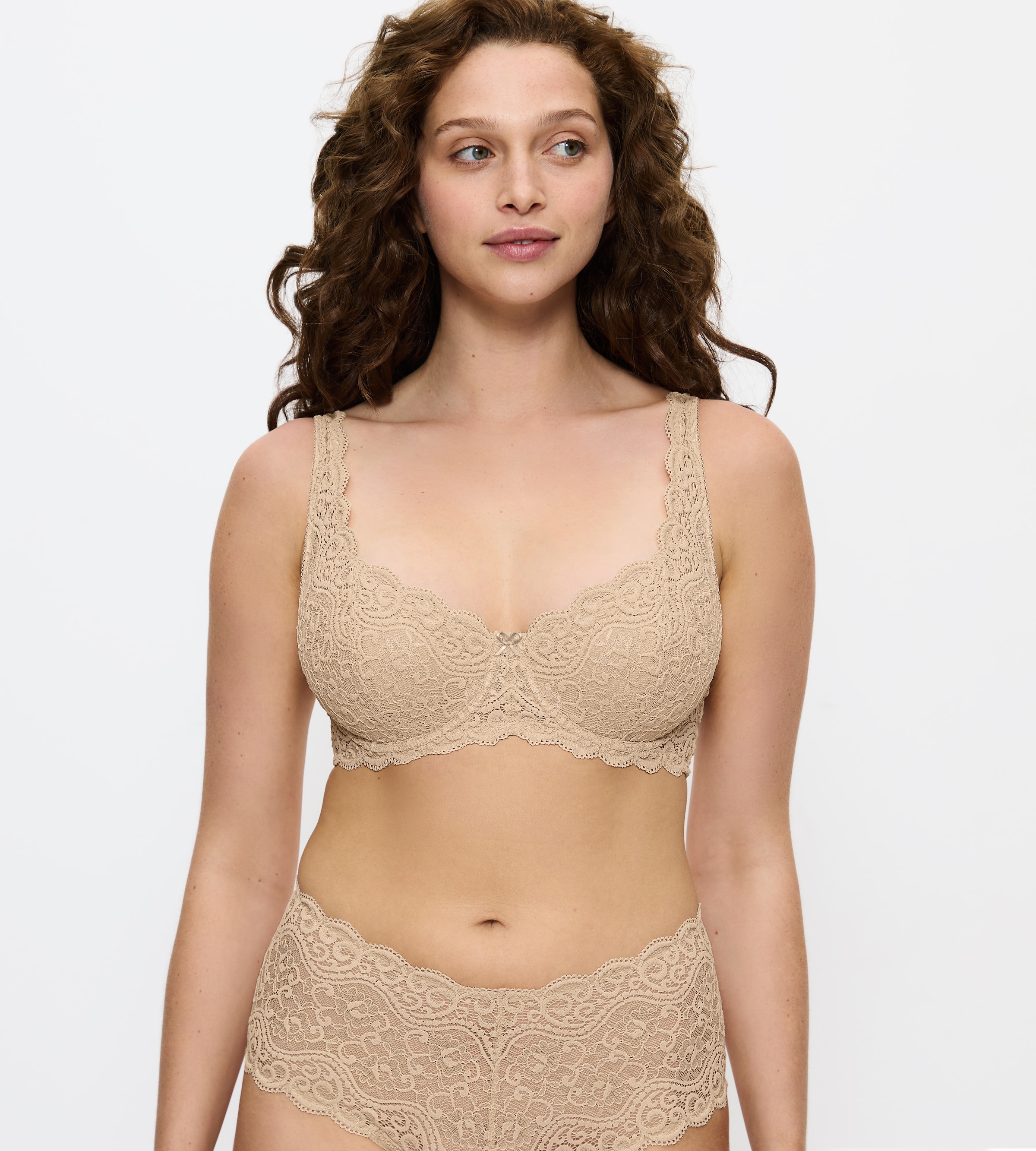 Triumph Balconette-BH "Amourette" Stretch-Spitze, weich, feminin, breite Träger