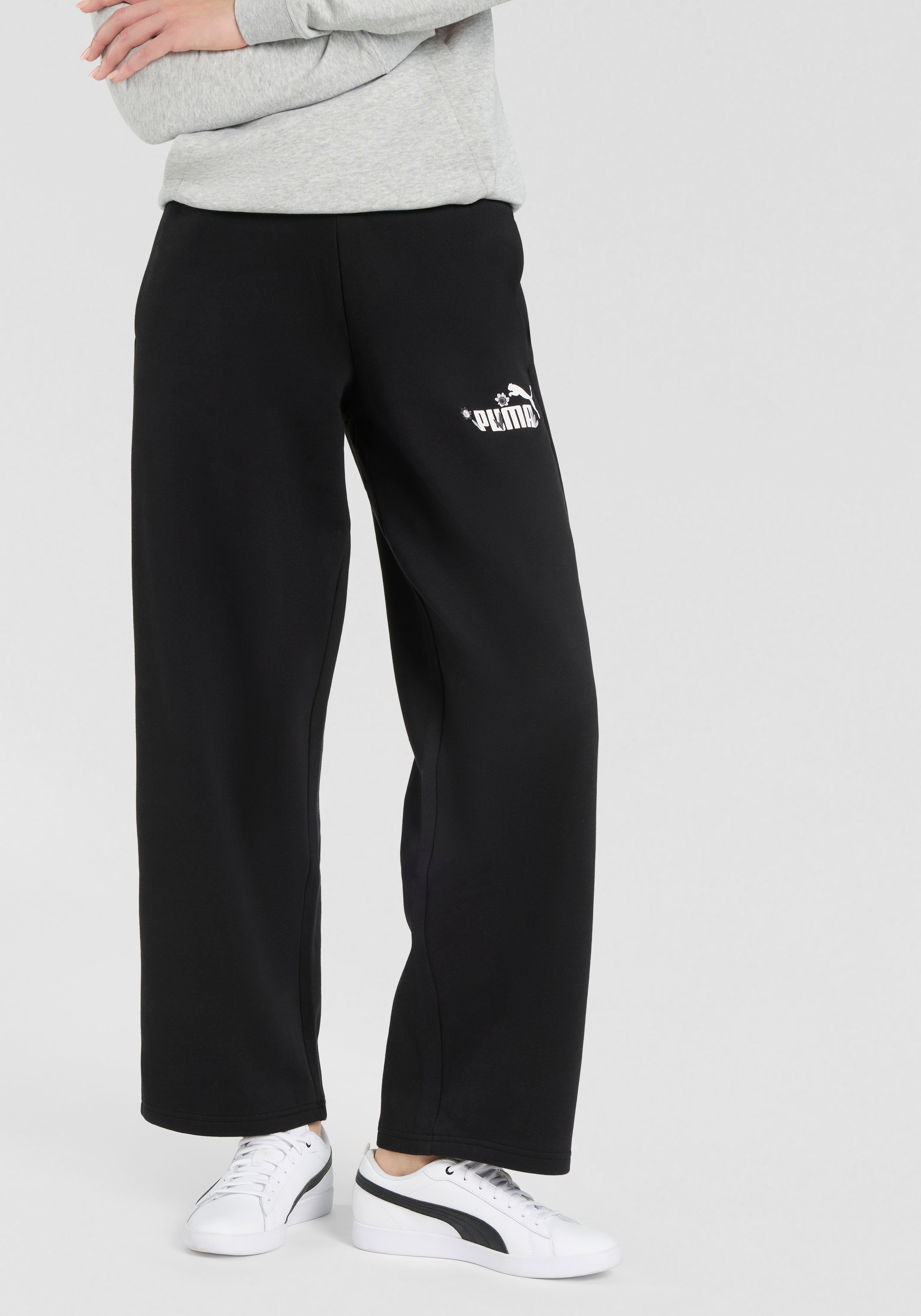 PUMA Trainingshose »ESS NATURE 2.0 COMFORT LOGO STRAIGHT PANTS FL OP« für vielseitige Aktivitäten, mit Eingrifftaschen, sportlicher Stil
