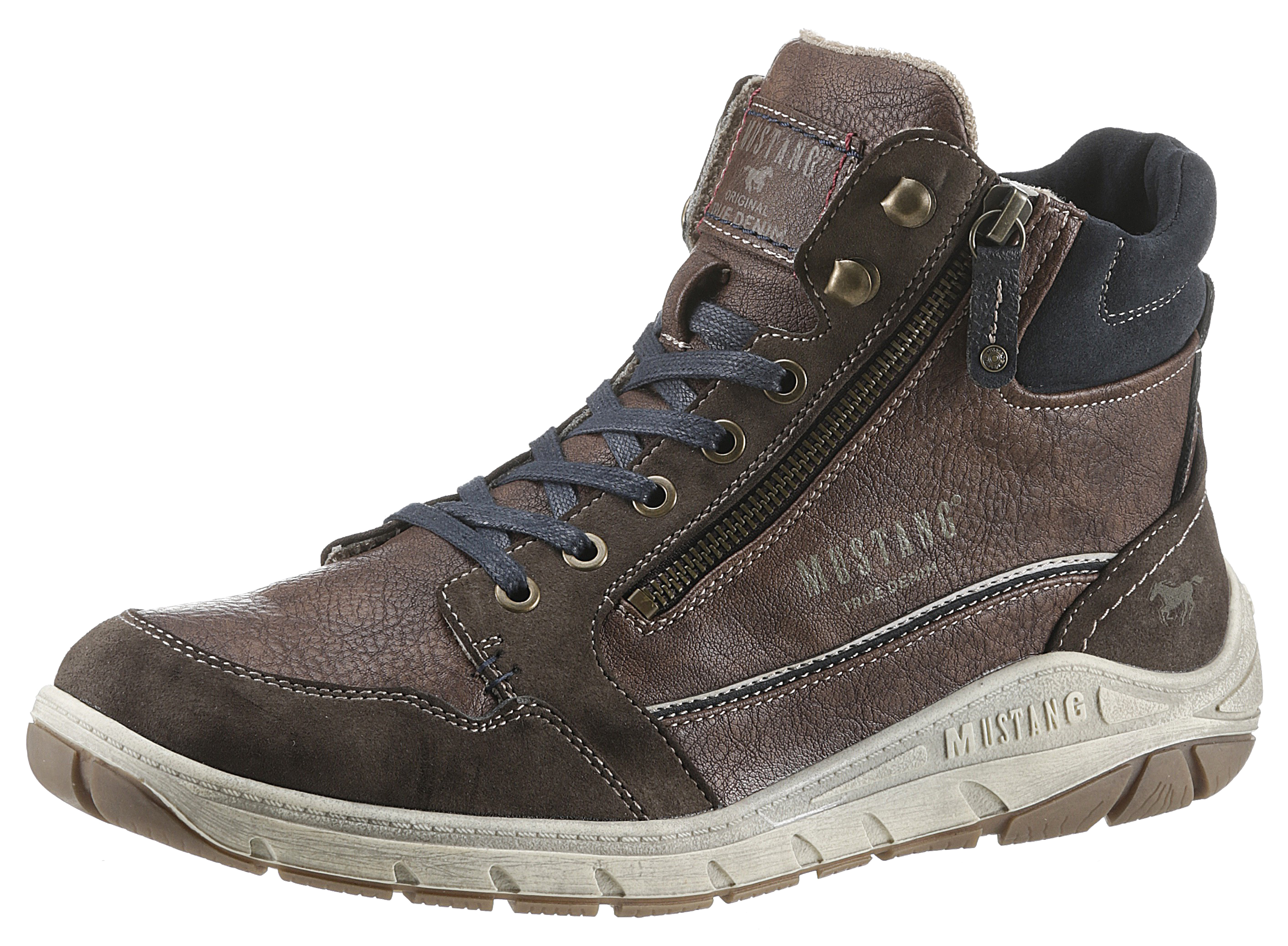 Schnürboots, mit seitlichem Logoschriftzug