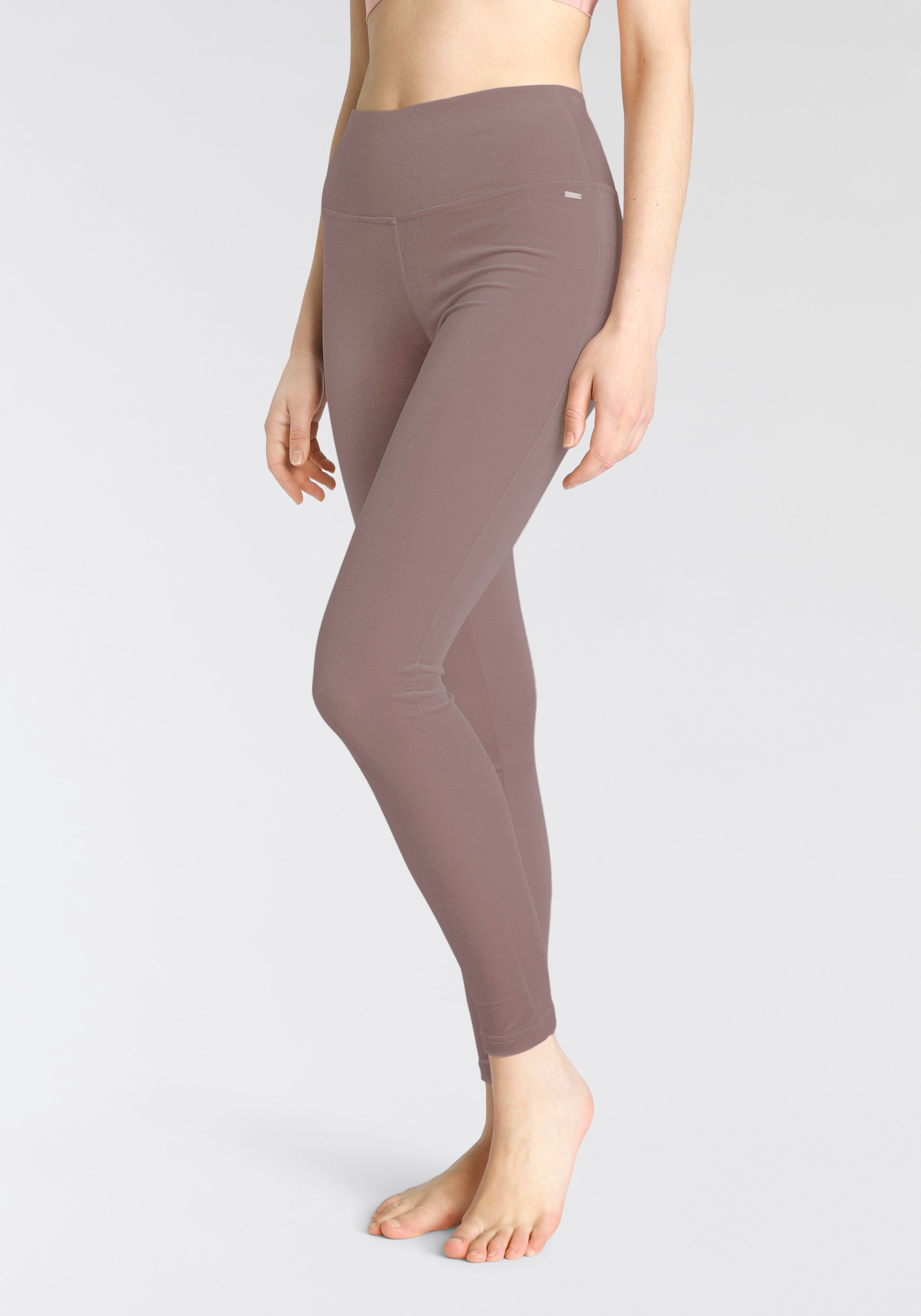 LASCANA Leggings, in weicher, elastischer Samtoptik