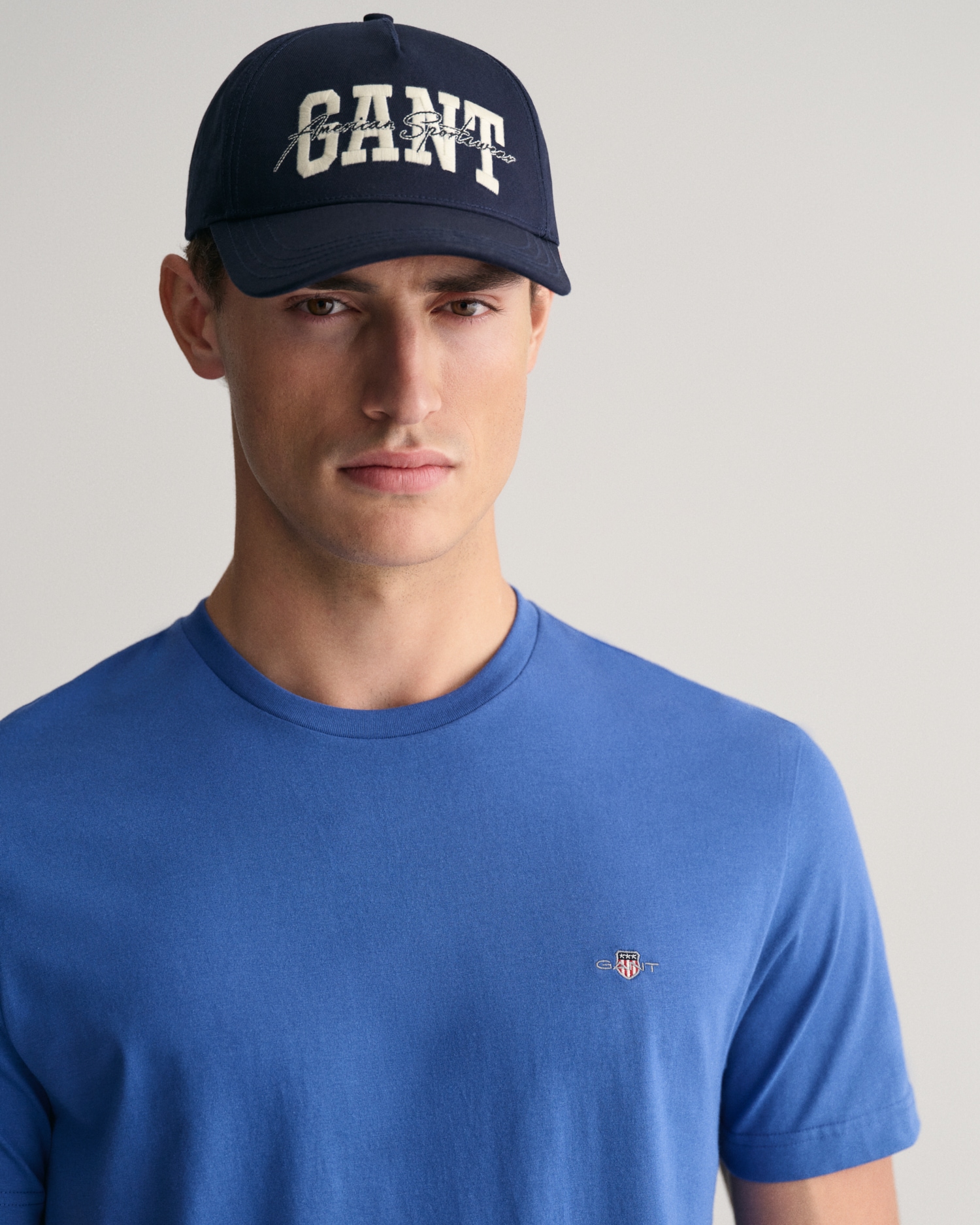 Gant T-Shirt »REG SHIELD SS T-SHIRT«, mit Logostickerei auf der Brust