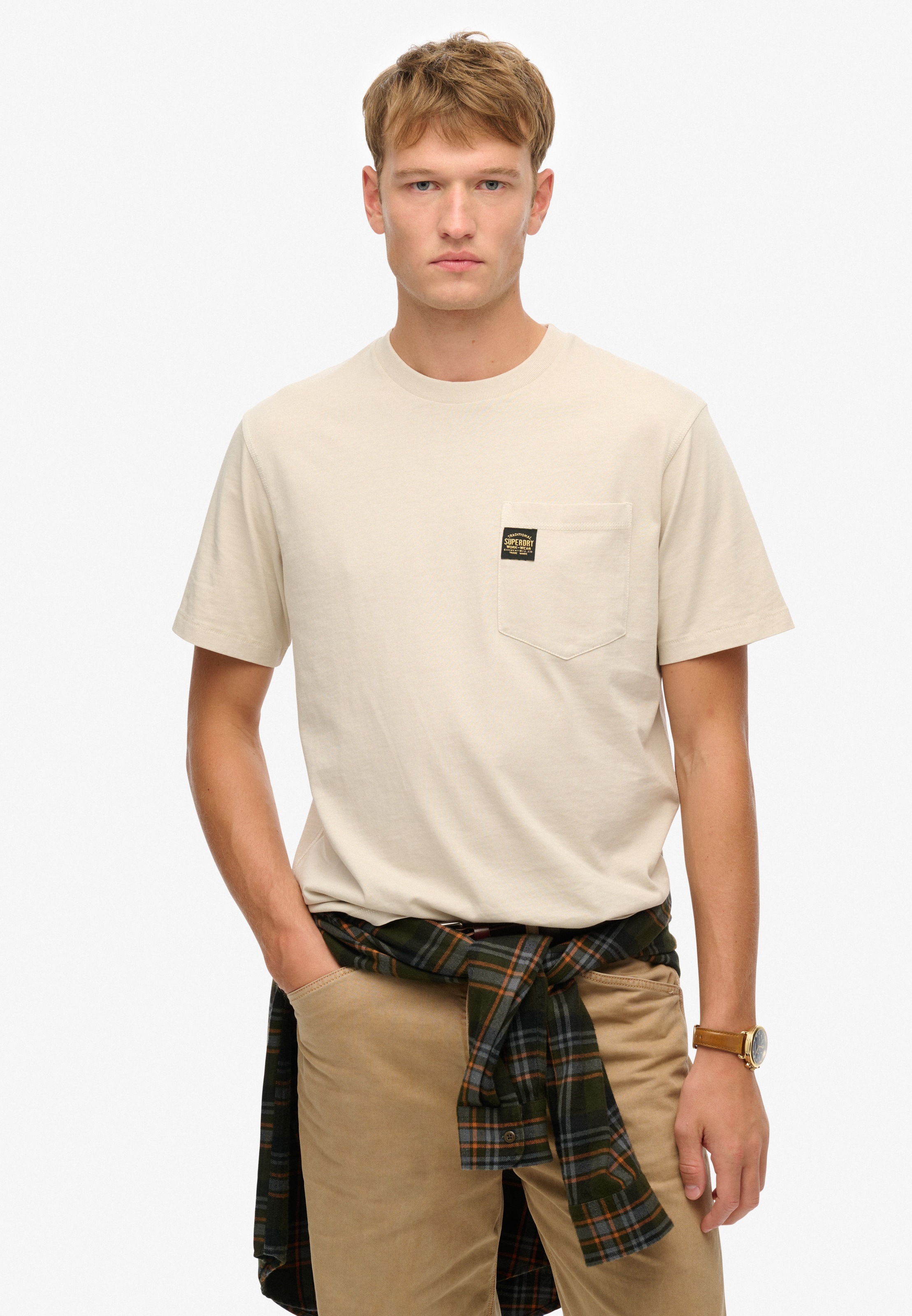 Superdry Rundhalsshirt »CONTRAST STITCH POCKET T-SHIRT« mit stylischer Brusttasche mit Logo-Flag