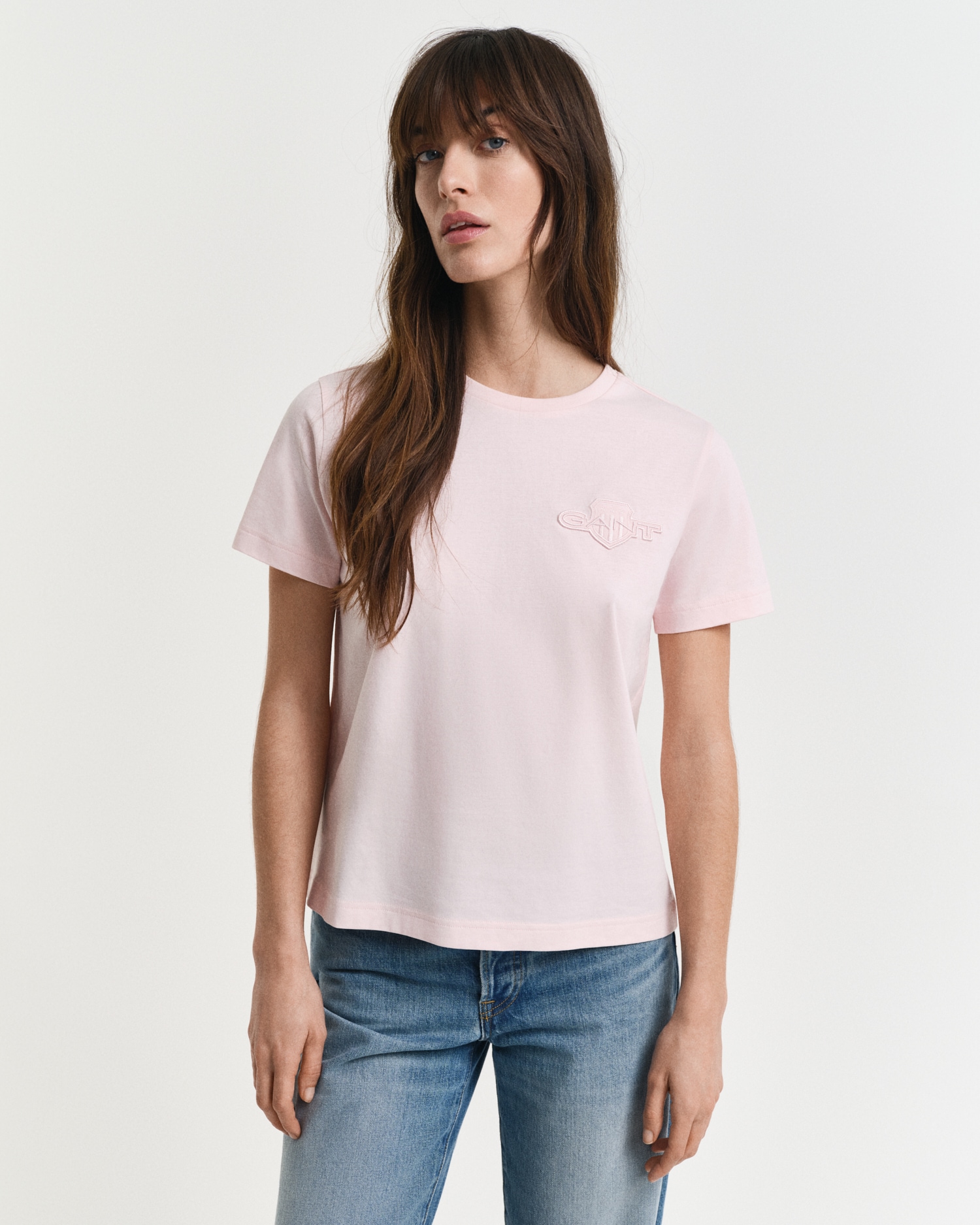 Gant T-Shirt »REG TONAL SHIELD SS T-SHIRT« Rundhals, Ton in Ton Stickerei