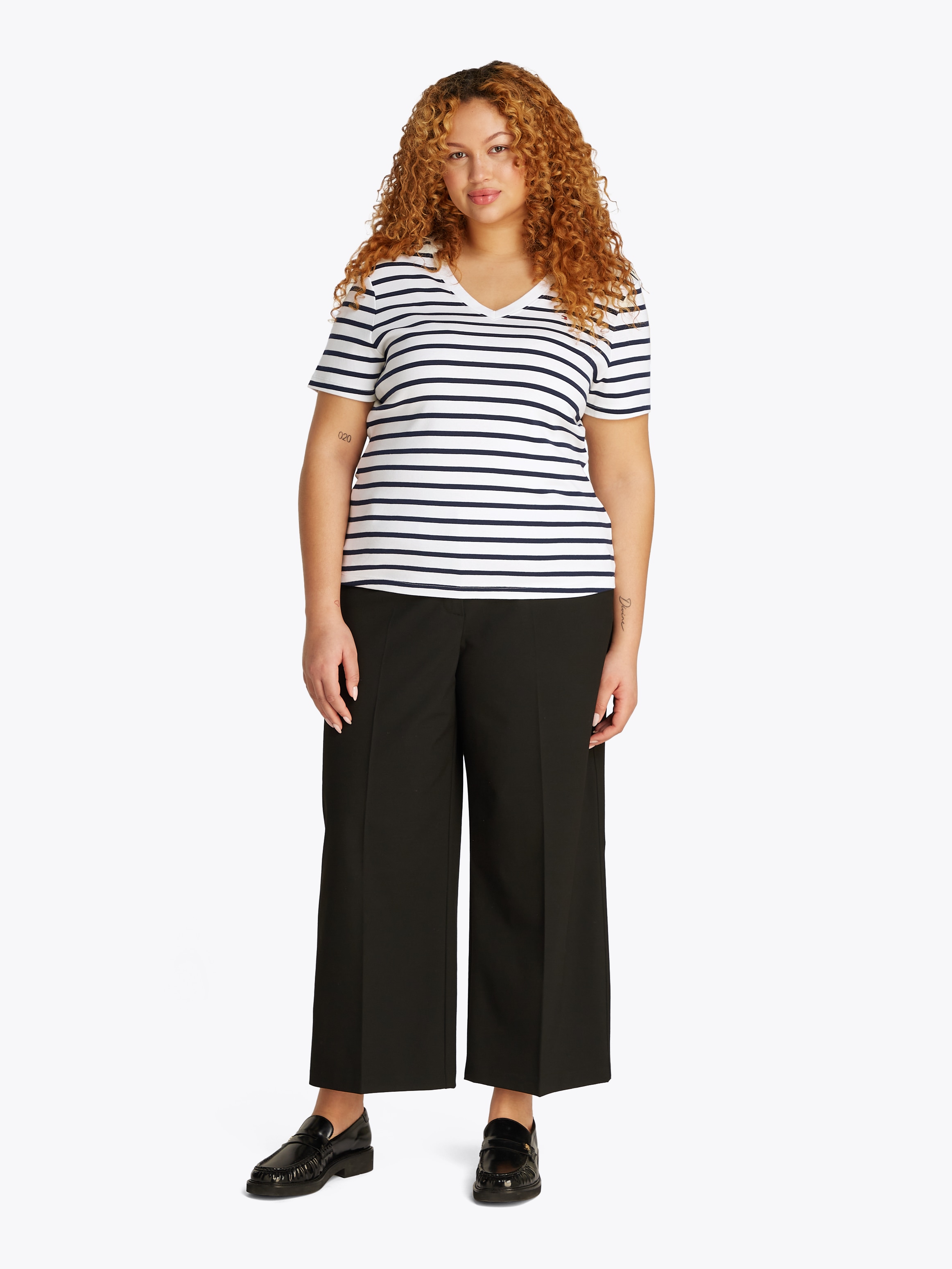 Tommy Hilfiger Curve V-Shirt »CRV SLIM CODY V-NK SS«, in Grossen Grössen