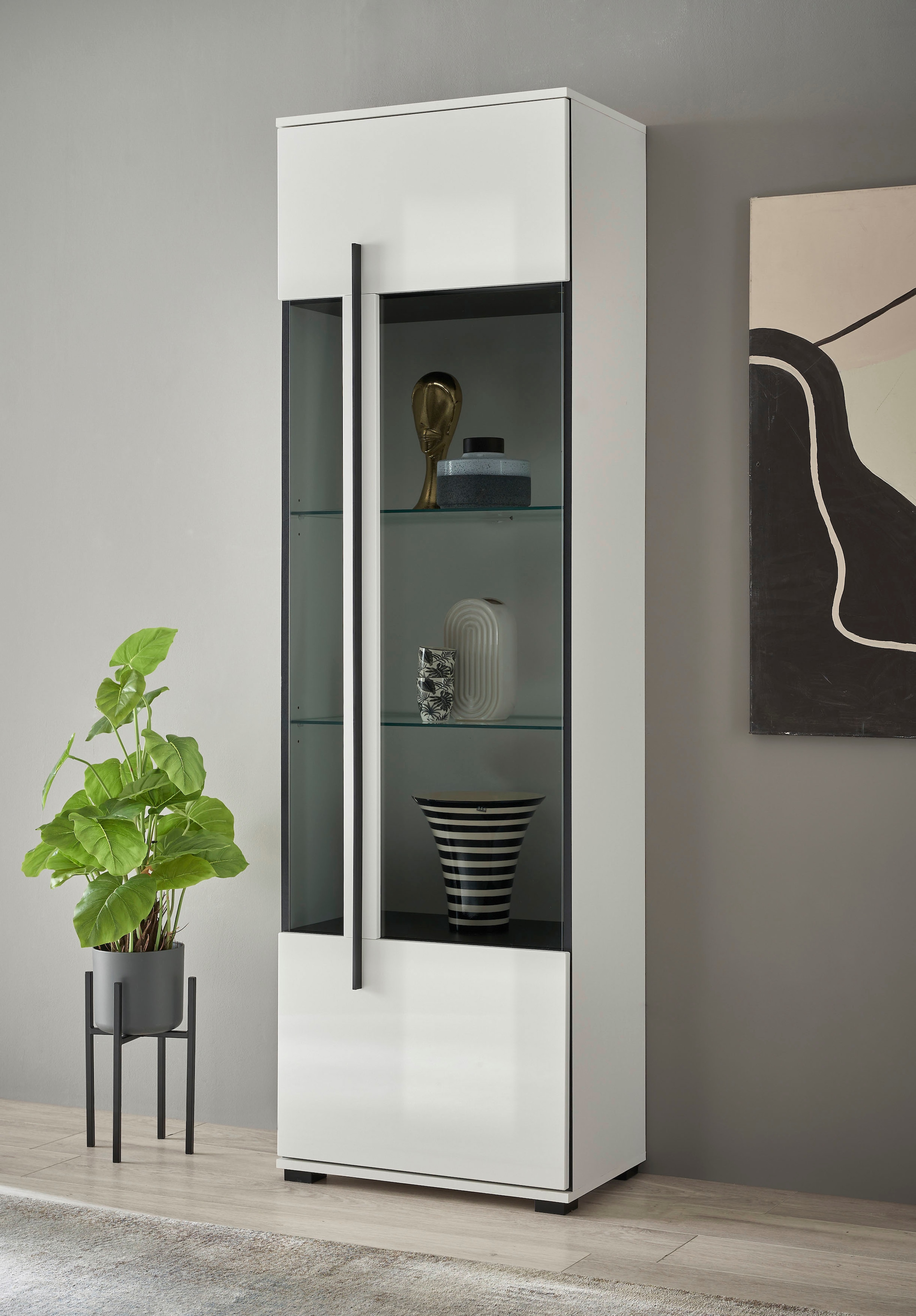INOSIGN Vitrine »Cantara, Vitrinenschrank in Eiche Evoke oder weiss, Standvitrine«, schwarzer Stangengriff, ausreichend Stauraum, vielseitig einsetzbar