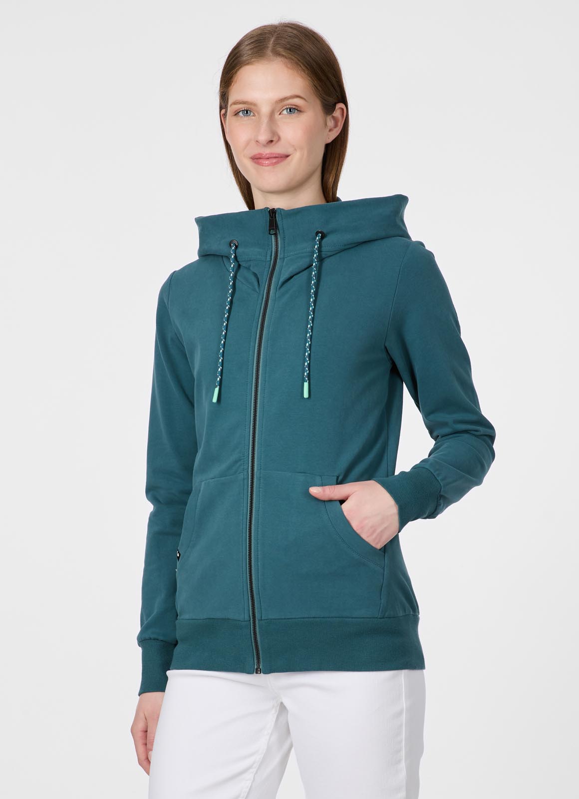 Ragwear Sweatjacke "NESKIA ZIP B" Dünne Baumwollmischung, innen brushed mit Stickerei auf der Kapuze