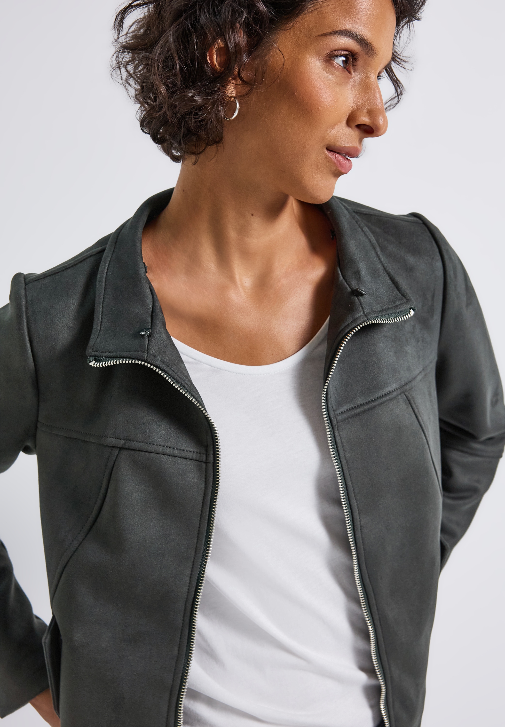 STREET ONE Blouson, mit Kapuze, Kurze Jacke mit Stehkragen und abnehmbarer Kapuze