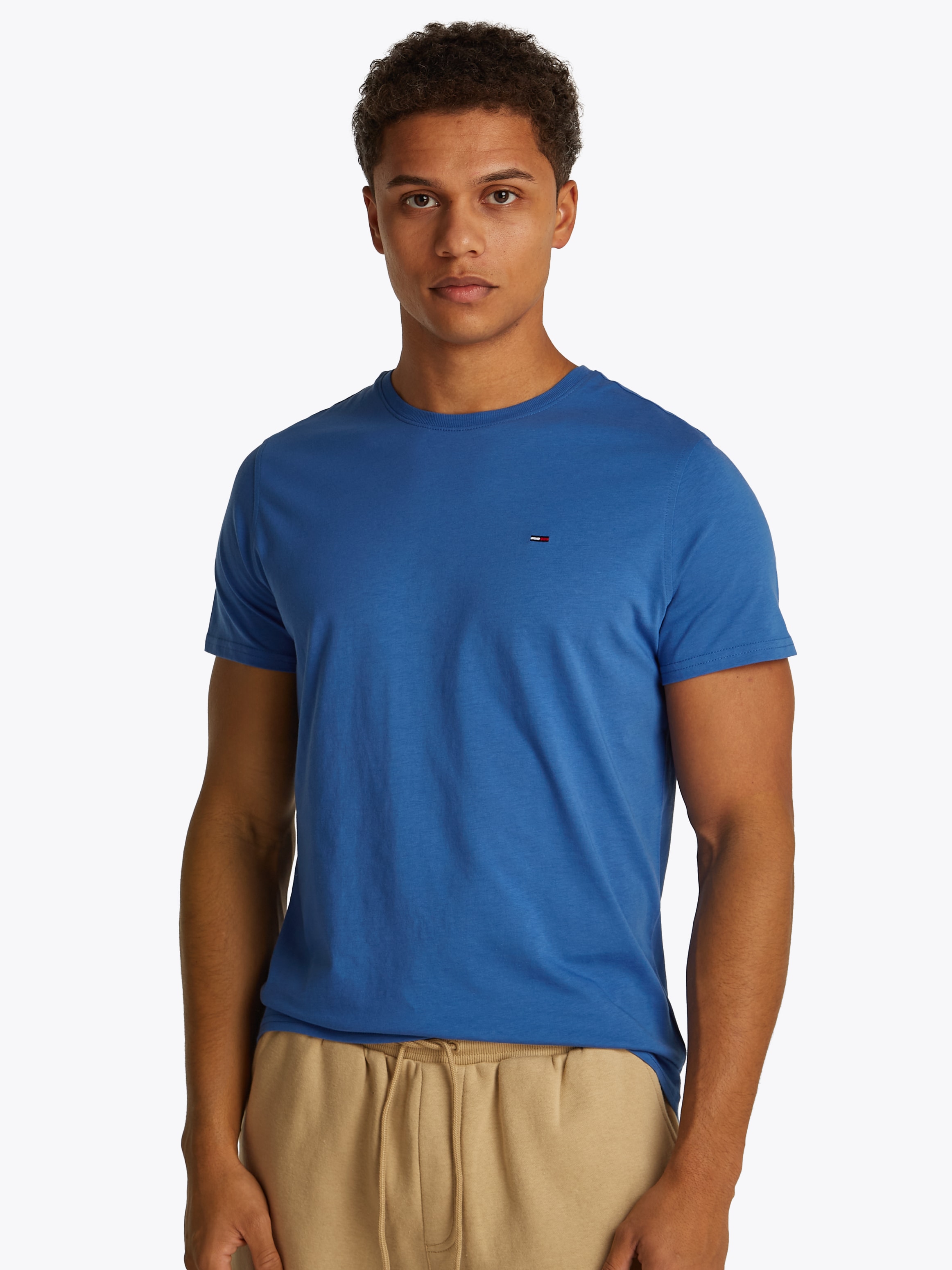 Tommy Jeans T-Shirt »TJM ESSENTIAL SOLID TEE«, mit Rundhalsausschnitt und dezenter Logo-Flag