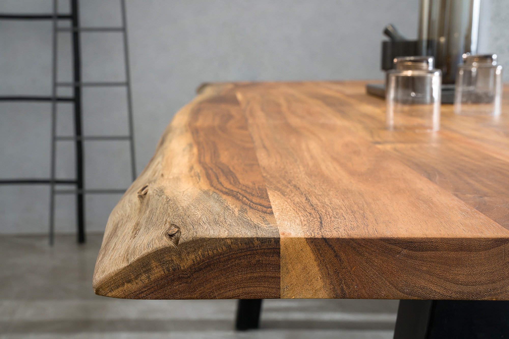 SalesFever Essgruppe »Esszimmerausstattung aus Holz und Metall«, Essgruppe im stilvollen Look mit 4 Stühlen