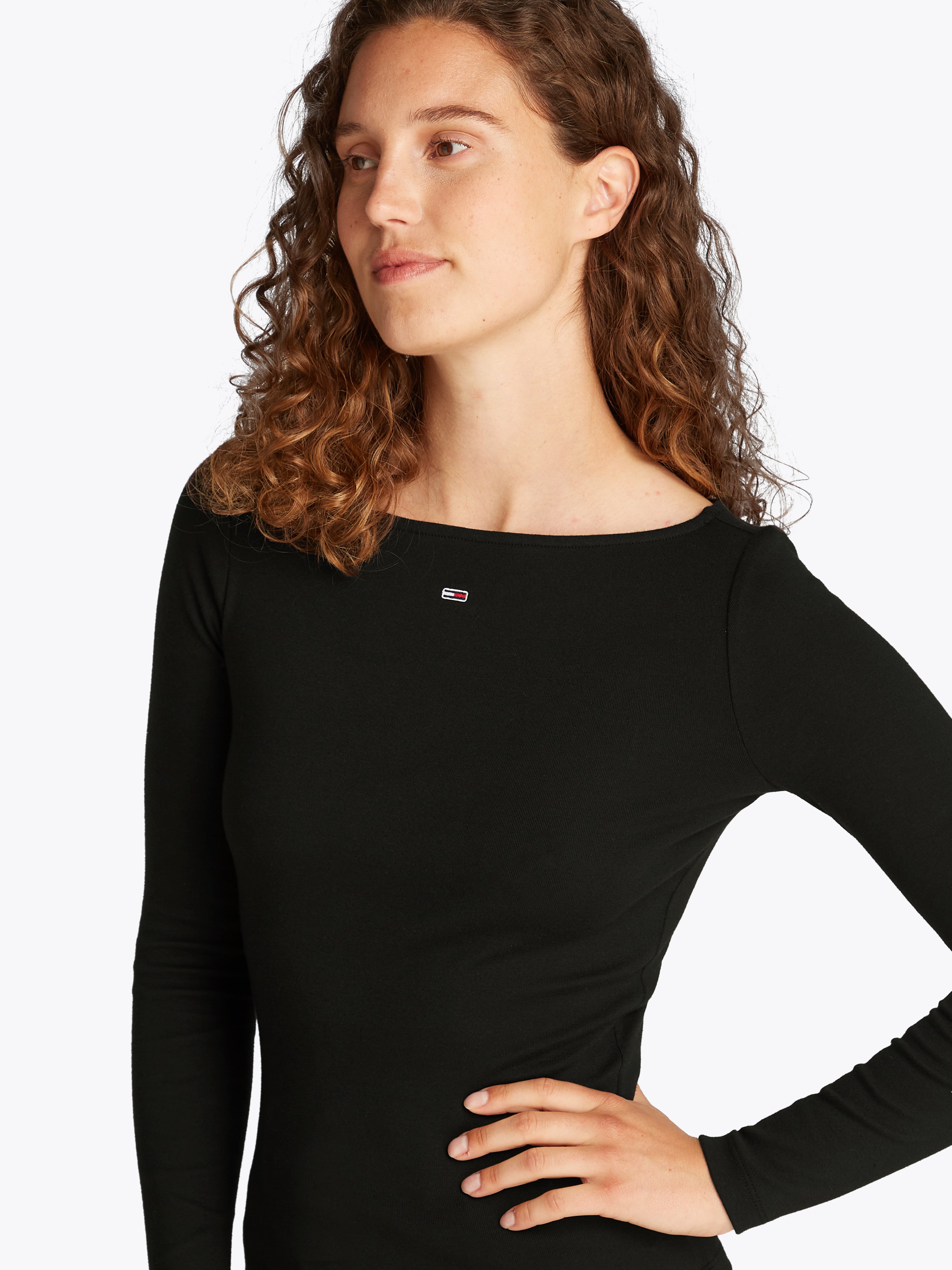 Tommy Jeans Langarmshirt »TJW BOAT NECK TOP LS«, mit Logostickerei