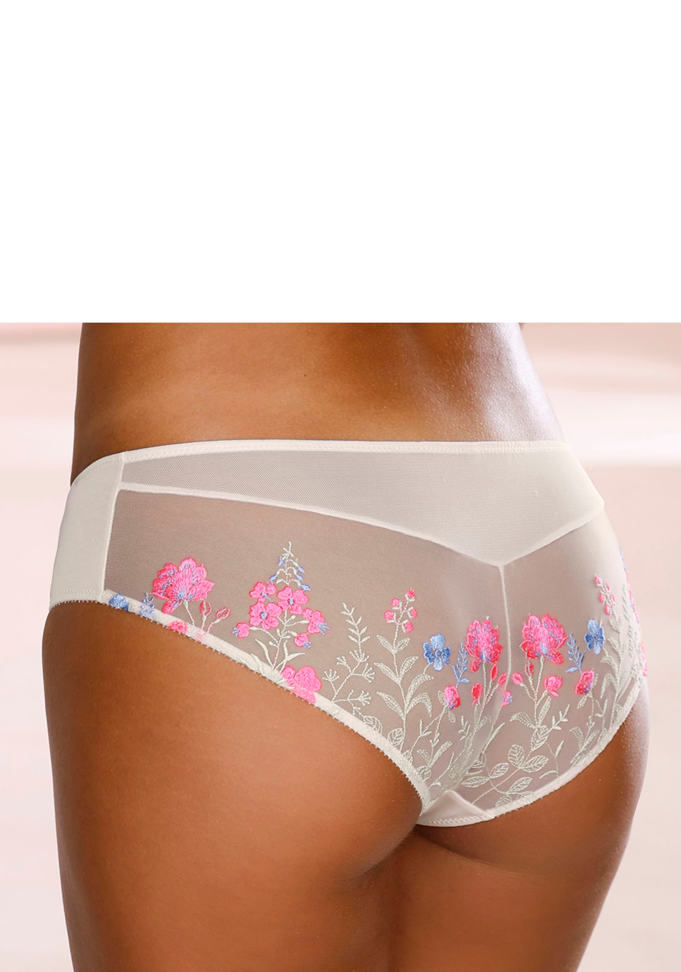 LASCANA Tanga »Maria«, mit blumiger Stickereispitze
