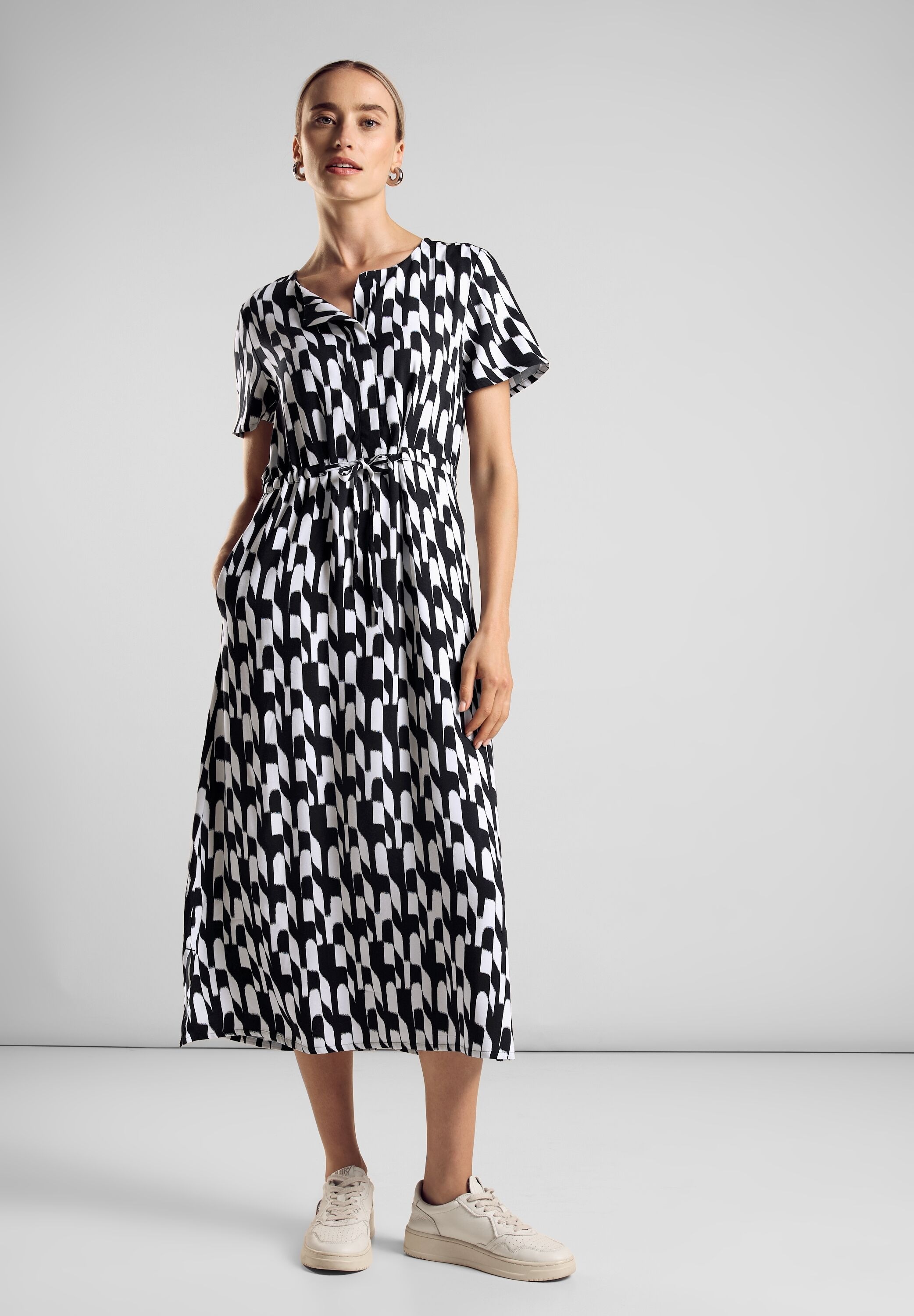 STREET ONE Midikleid Ohne Taschen mit Allover-Druck