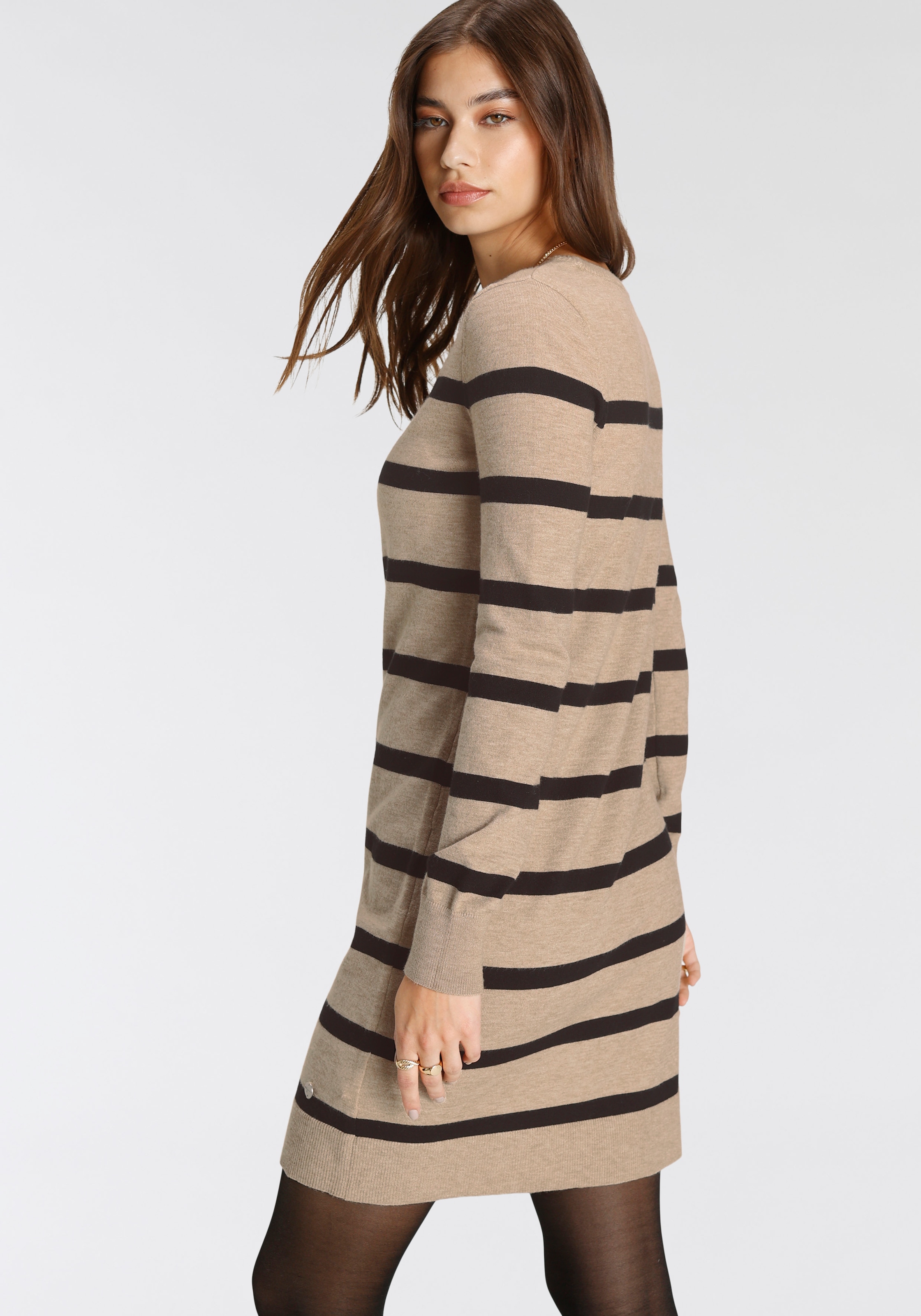 Tamaris Strickkleid, kurzes Kleid, gestreift, aus Viskosemischung, langärmlig