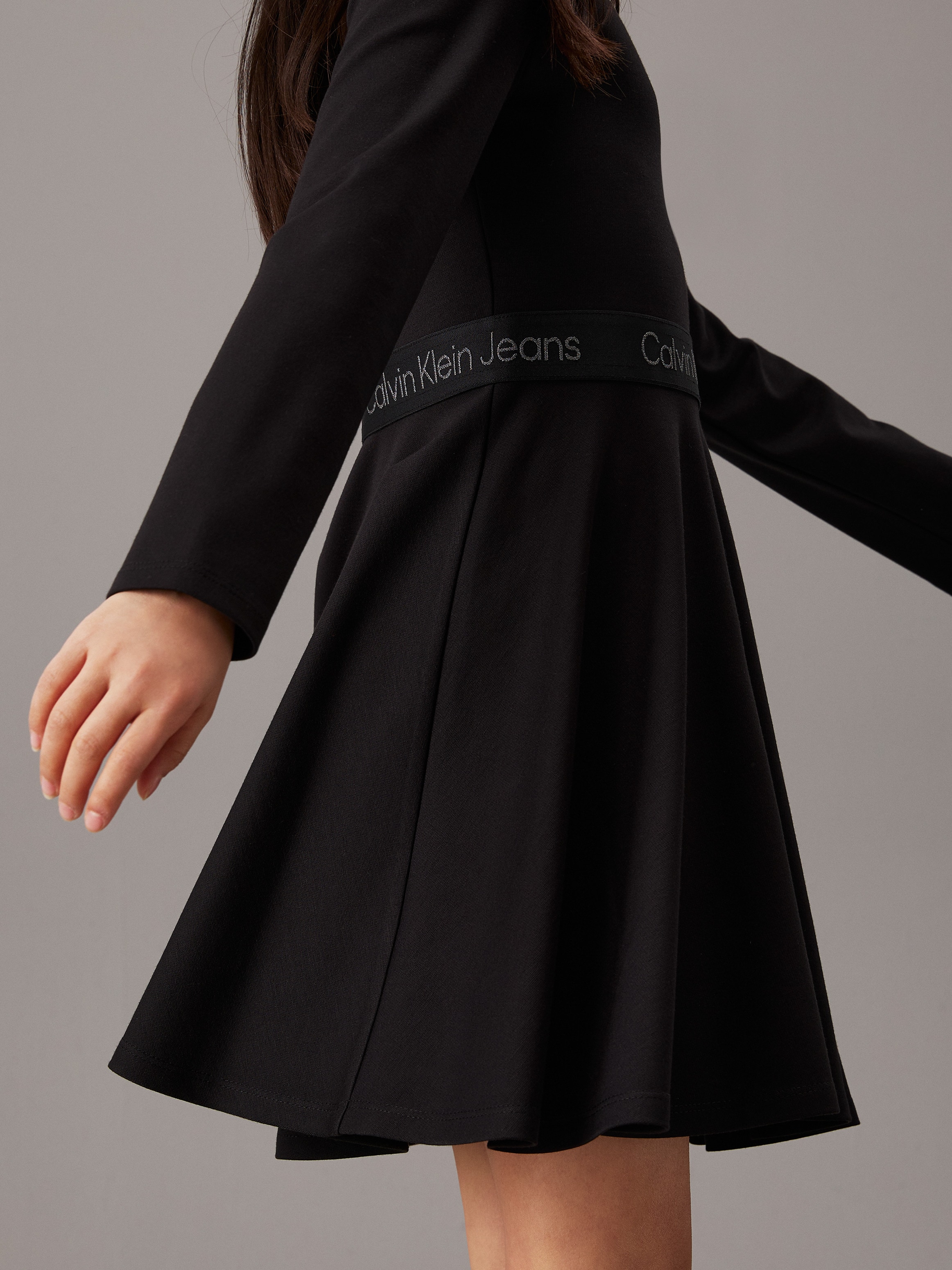 Calvin Klein Jeans Midikleid »Ls Logo Tape Punto Dress«, für Kinder bis 16 Jahre und mit Logoschriftzug