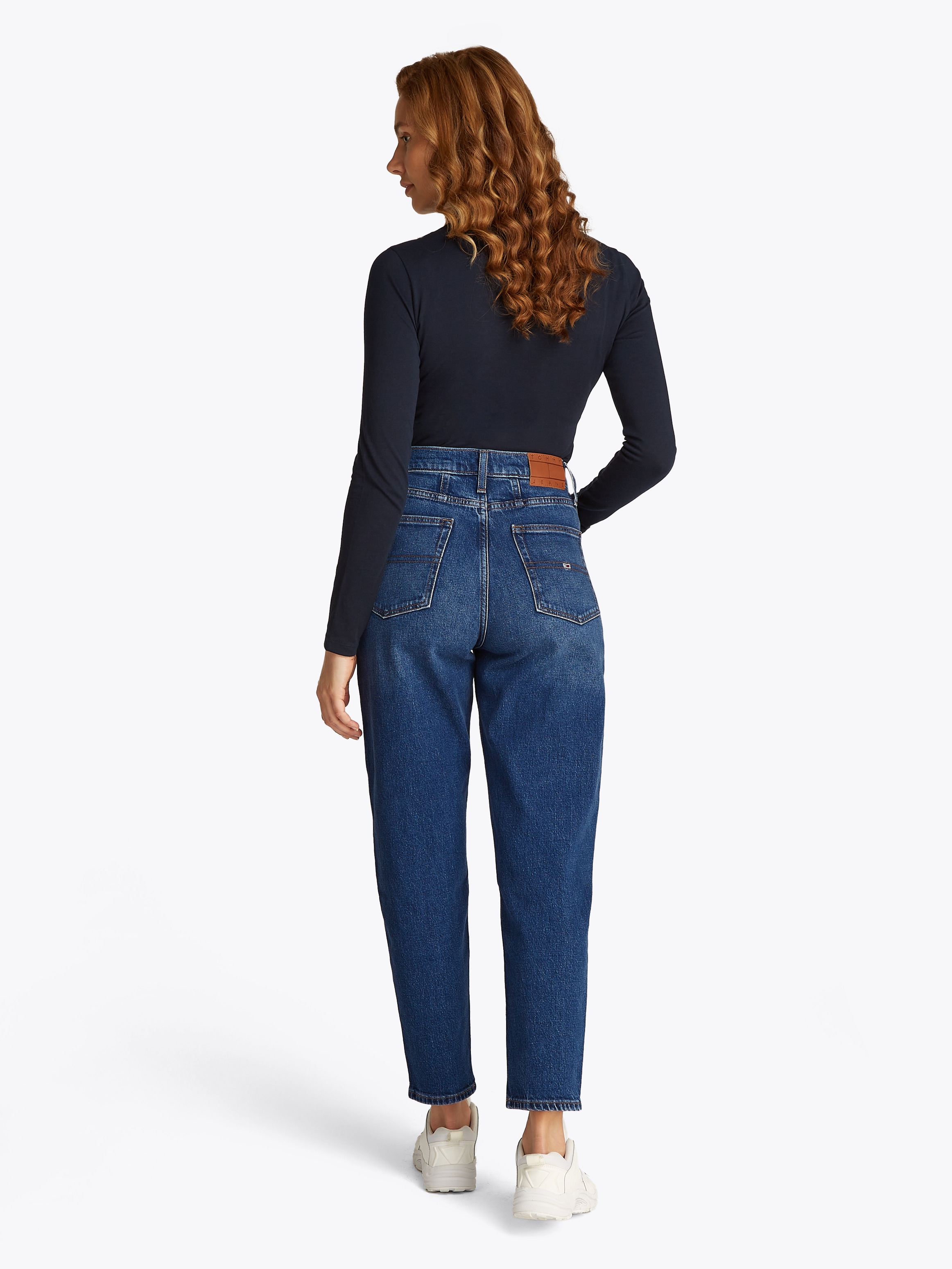 Tommy Jeans Mom-Jeans »High waist - Mom-Jeans Tapered«, mit Logo-Stickereien