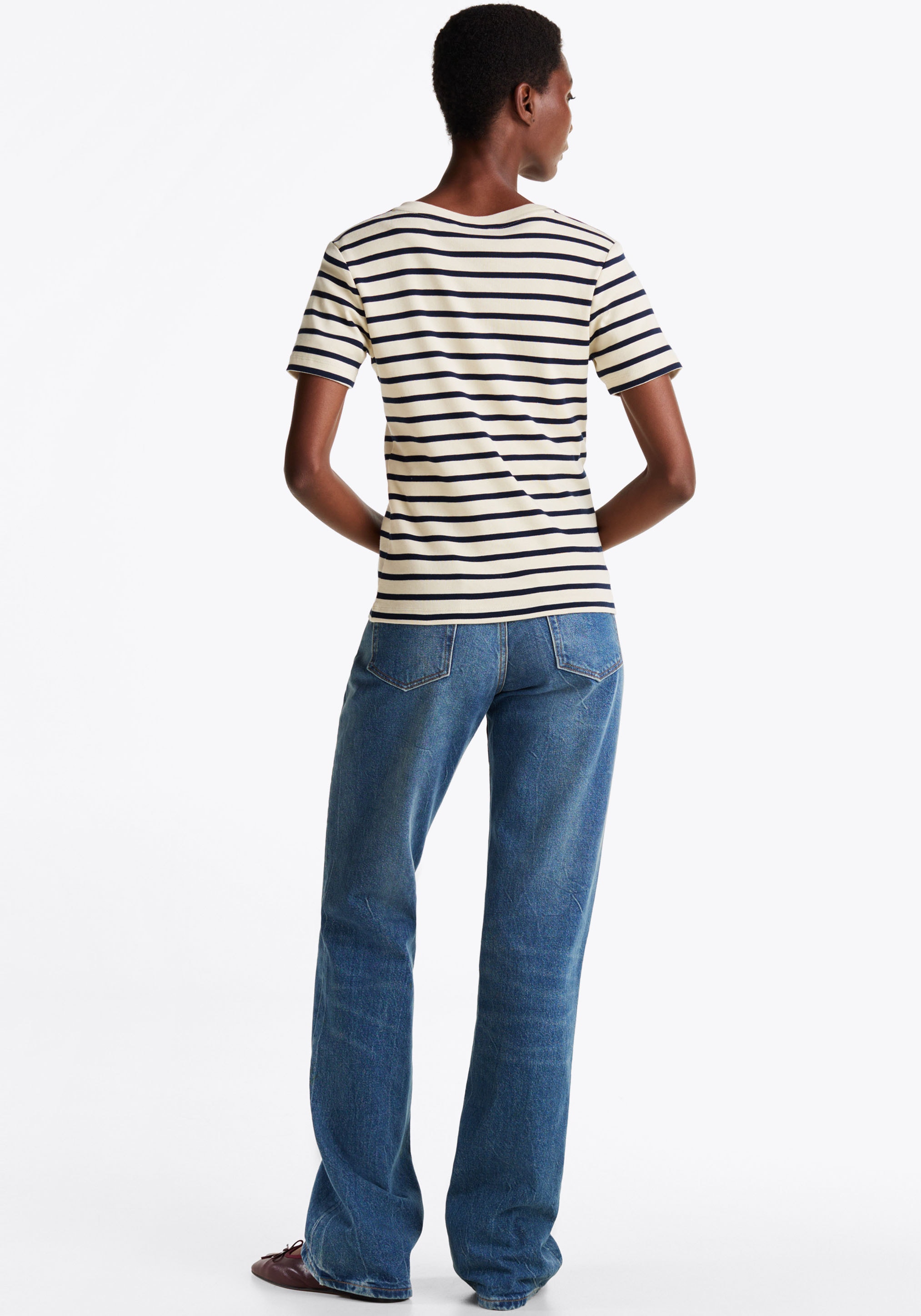 Tommy Hilfiger T-Shirt »SLIM CODY V-NK SS«, mit Logostickerei