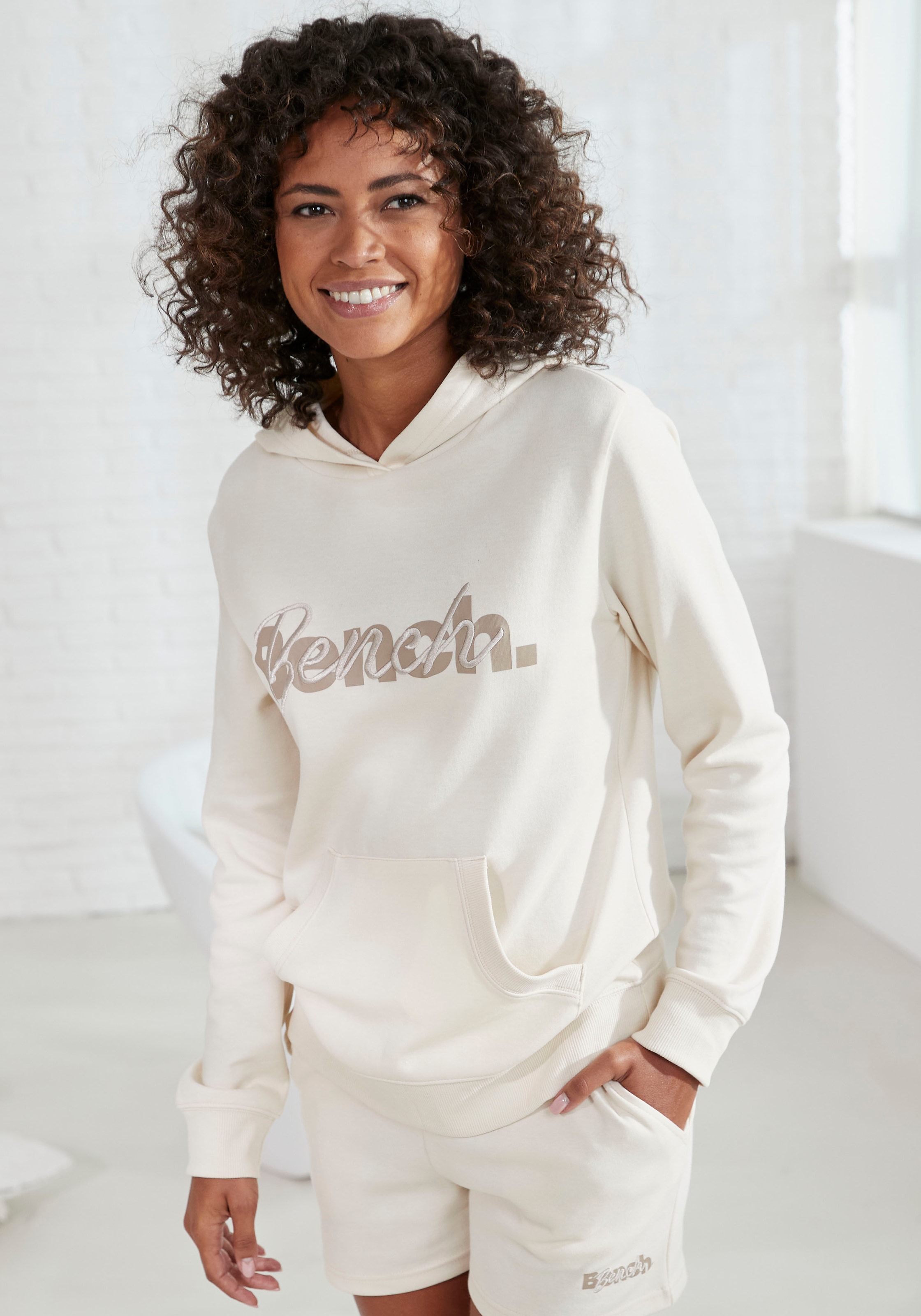 Bench. Loungewear online Loungeanzug, mit Jelmoli-Versand Schweiz bei Kapuzensweatshirt, Kängurutasche, bestellen Hoodie
