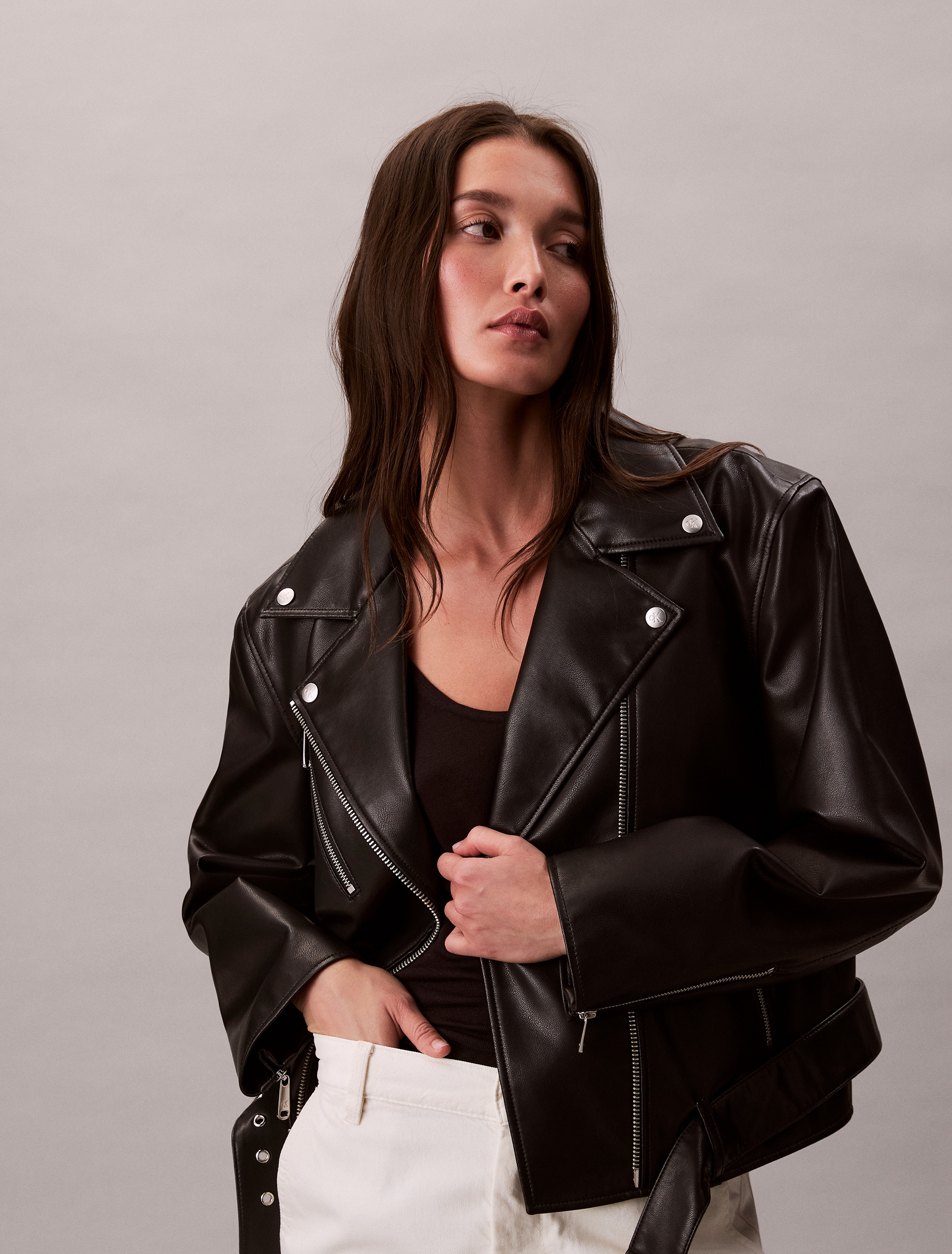 Calvin Klein Jeans Lederimitatjacke »FAUX LEATHER MOTO JACKET W/BELT« ohne Kapuze Mit V-Ausschnitt