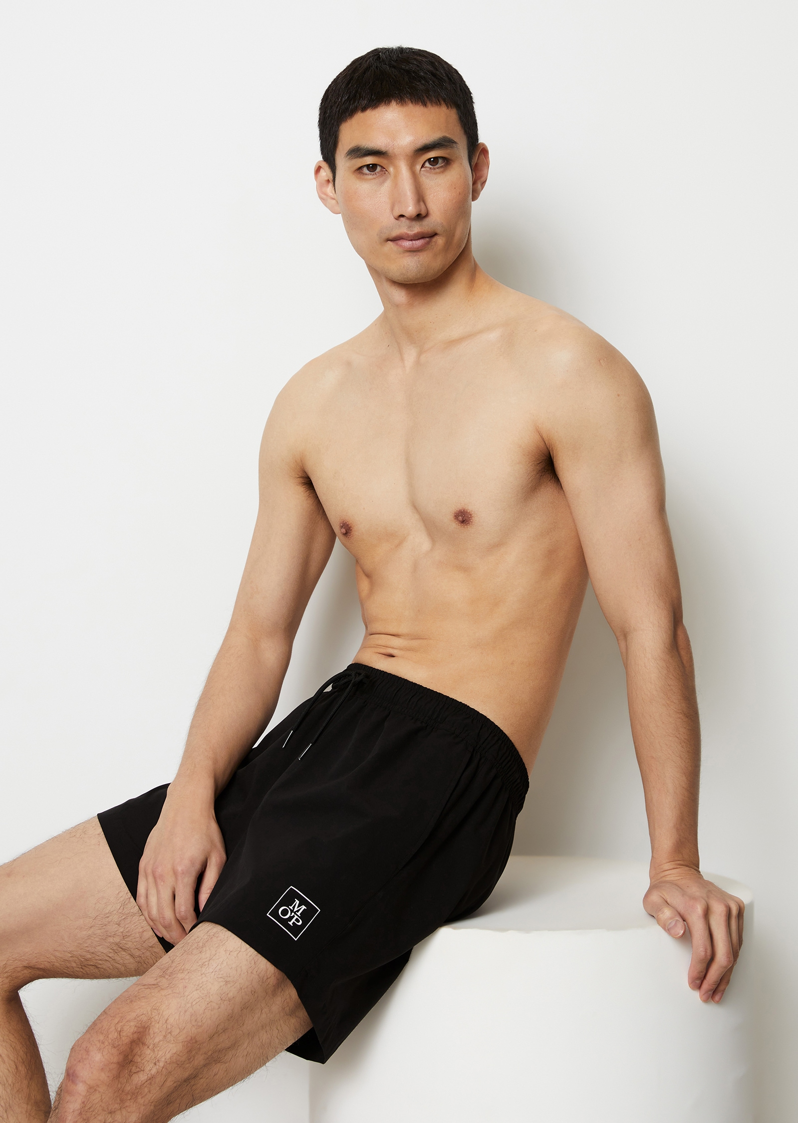 Marc O'Polo Badeshorts »Essentials«, mit dezentem Logoprint