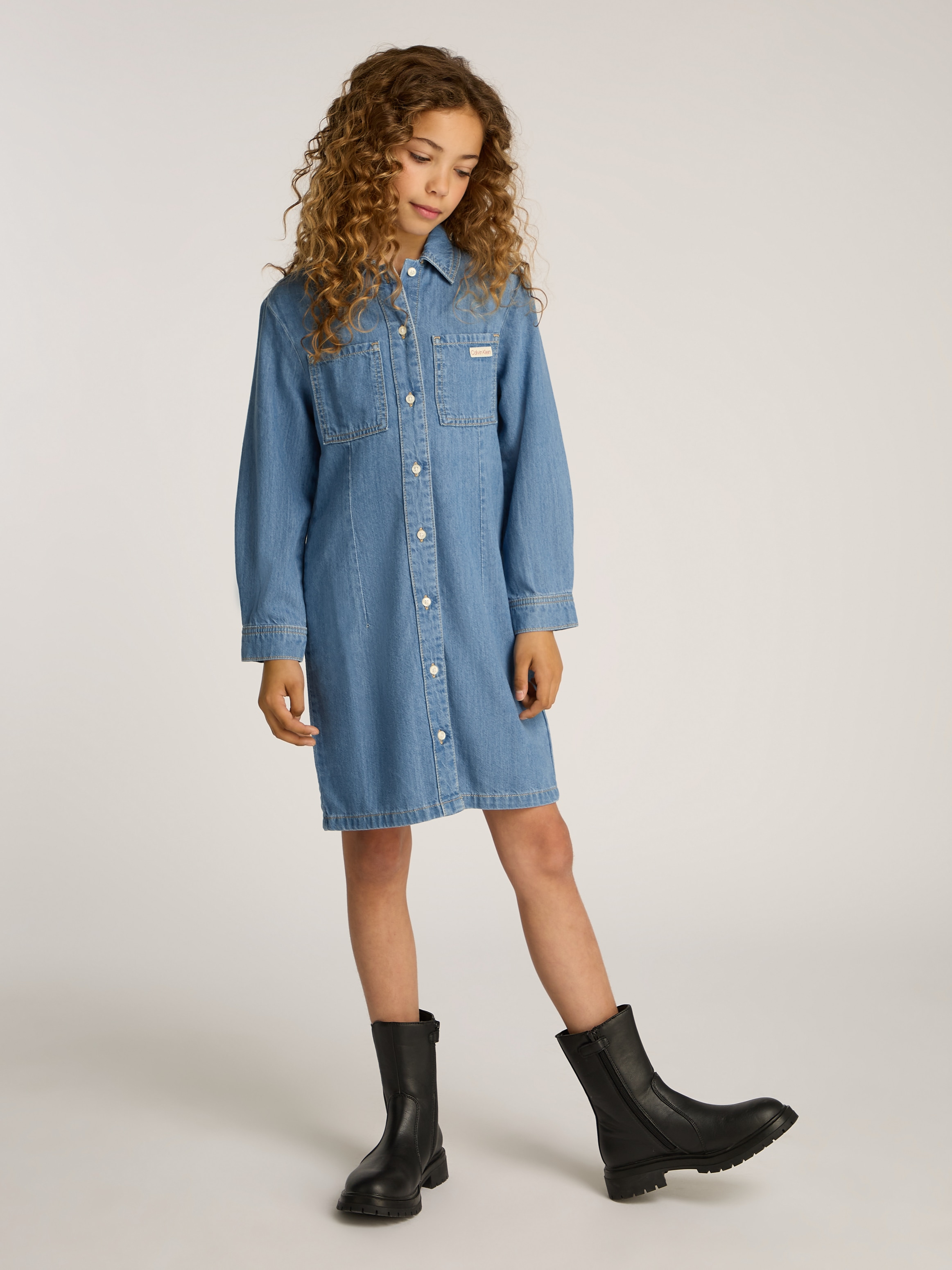 Calvin Klein Jeans Jeanskleid »LT BL TENCEL DENIM SHIRT DRESS« Brusttaschen für Kinder bis 16 Jahre mit Logostickerei